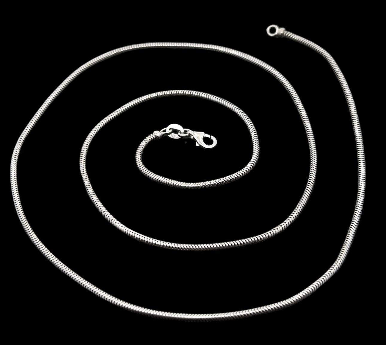 Collier à maillons soyeux en or blanc massif 14k, long serpent arrondi de 24 pouces Pour femmes en vente