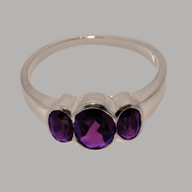 En vente :  Bague trilogie pour femmes en or blanc massif 14 carats avec améthyste naturelle, personnalisable 5