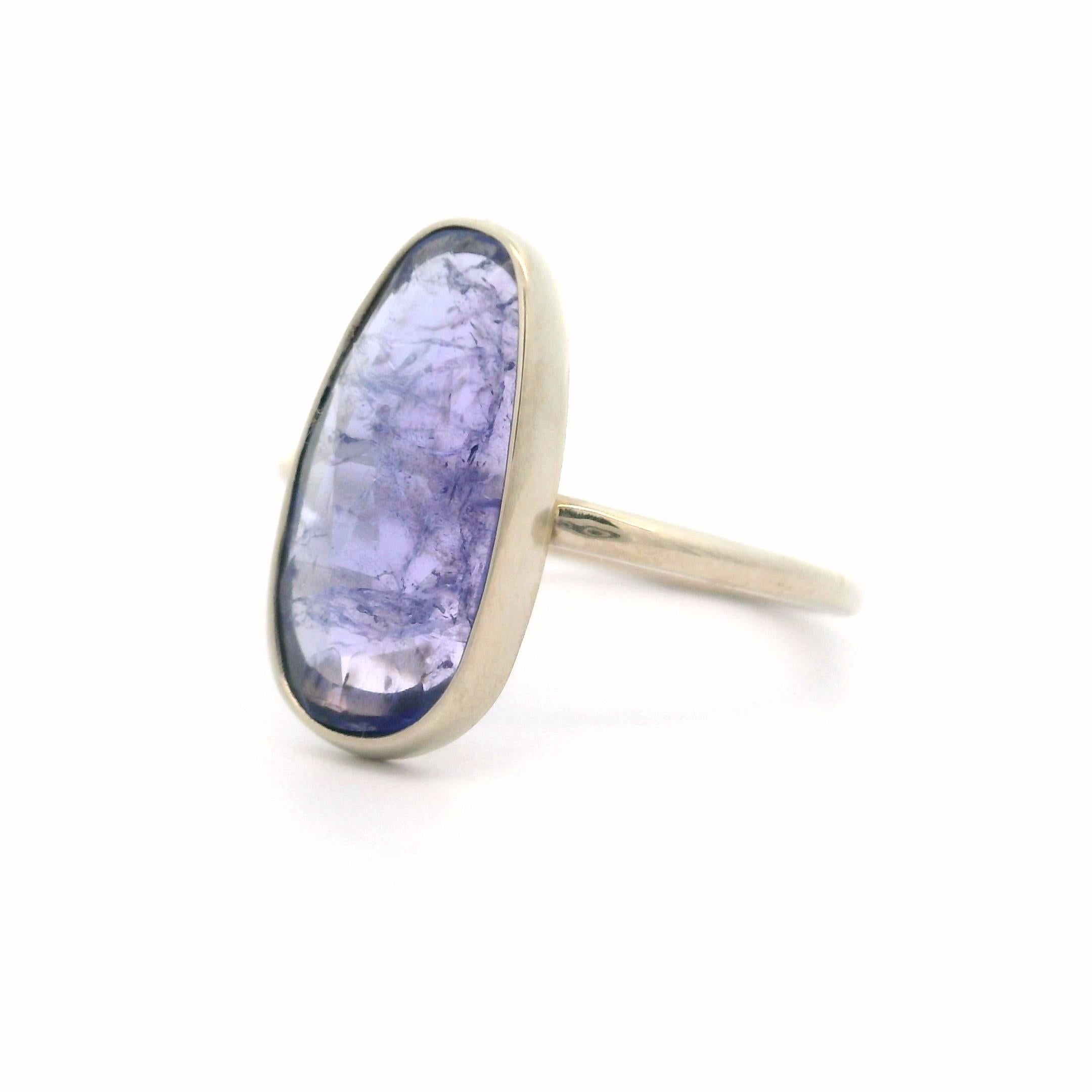 De las mujeres Anillo solitario de tanzanita de corte natural en oro blanco macizo de 14 quilates en venta
