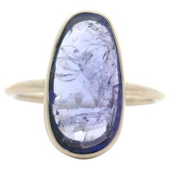 Anillo solitario de tanzanita de corte natural en oro blanco macizo de 14 quilates