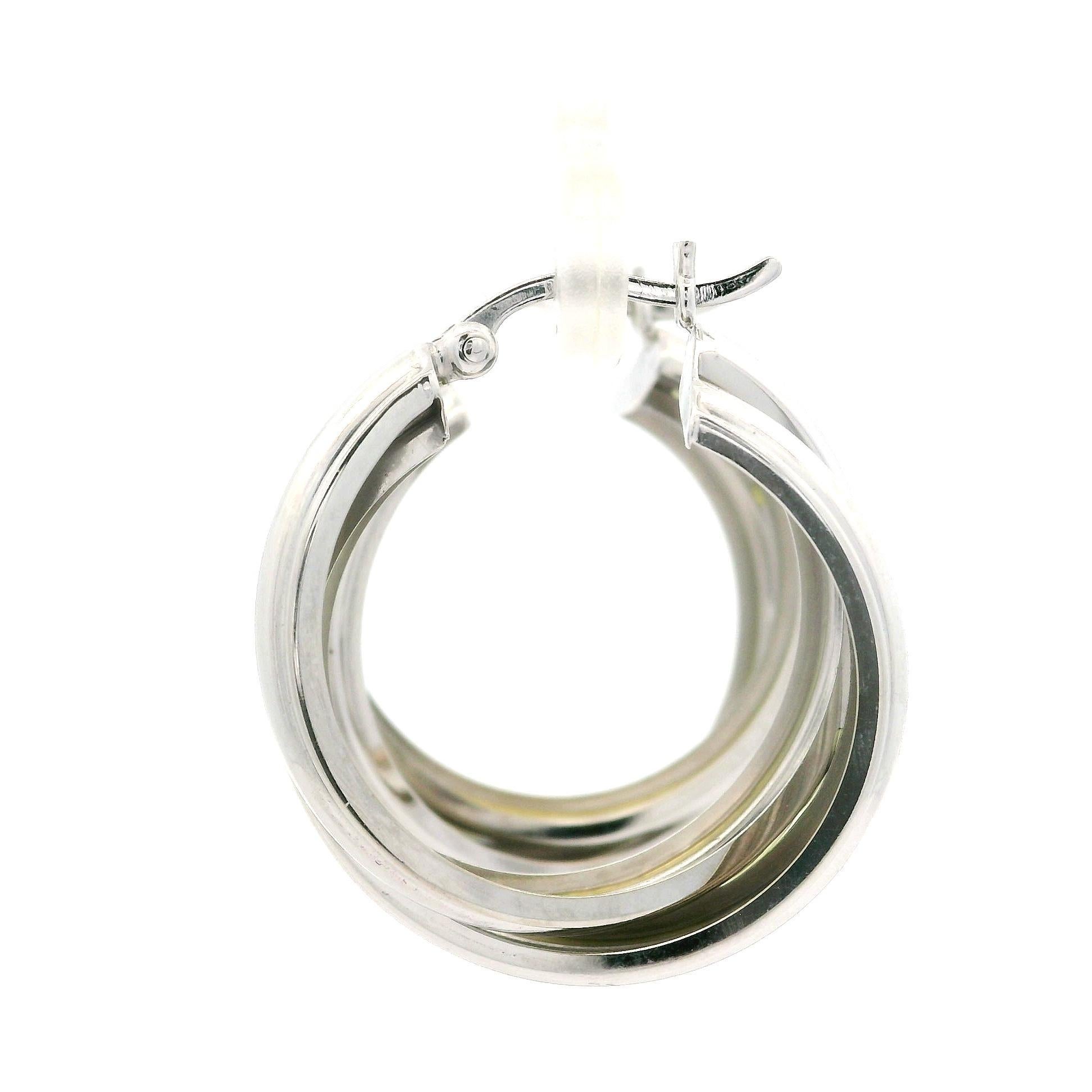Solid 14k White Gold Polished Overlapping Dual Hoop Stack Look Snap Earrings In condizioni ottime in vendita a Montclair, NJ