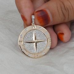 Colgante de brújula de oro amarillo macizo de 14k, joya artesanal con pavé de diamantes, dijes de viaje