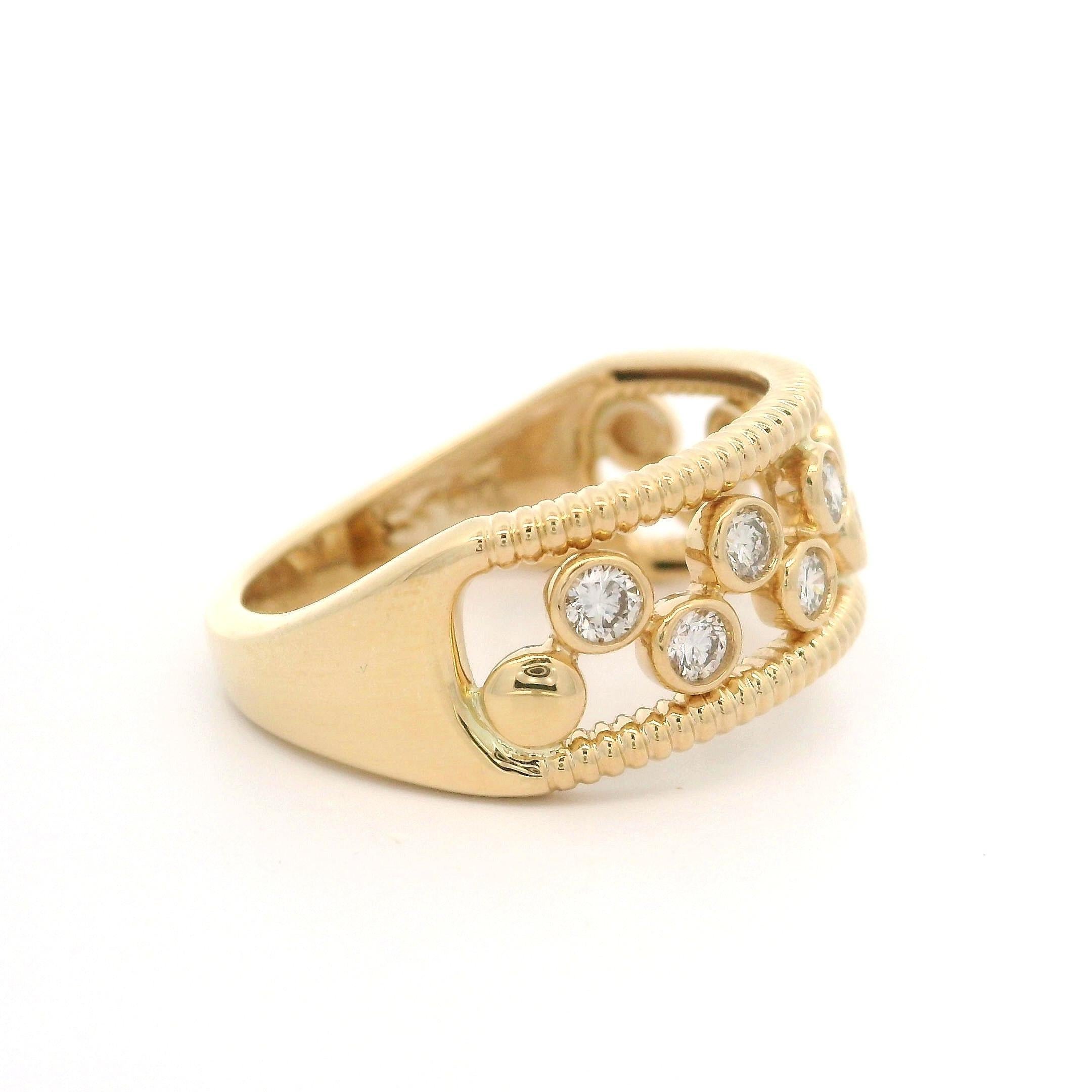 -A. Stone
(10) Diamanti Nature autentici - Taglio rotondo brillante - Montatura - Colore G/H - Purezza VS1/VS2 - 0,50ctw (circa)

Materiale: Oro giallo massiccio 14k
Peso: 5,14 grammi
Misura dell'anello: 10.0 (adattato al dito, contattaci prima