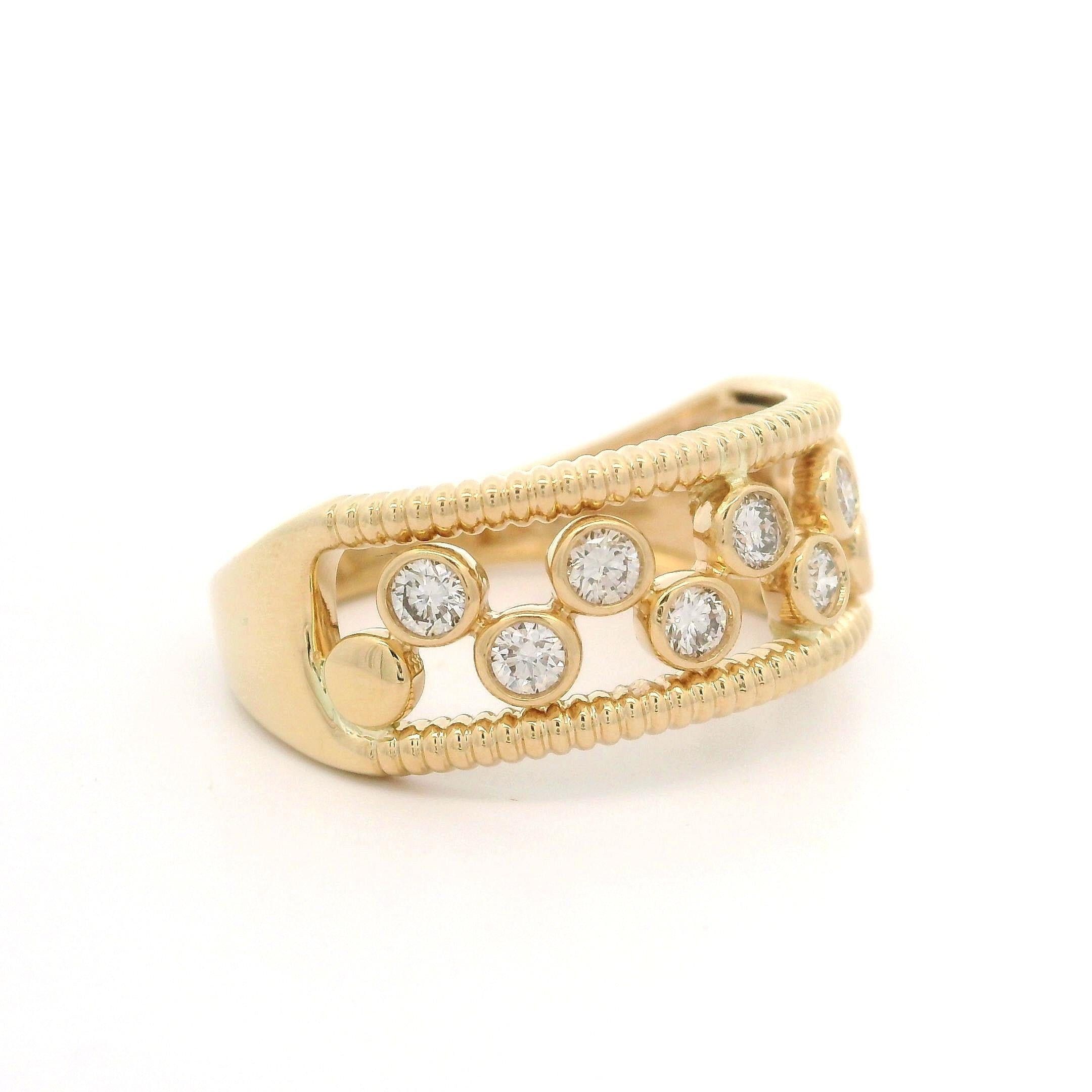 Anello a fascia aperta con diamante fluttuante in oro giallo massiccio 14k da 0,50 ct. in vendita 2
