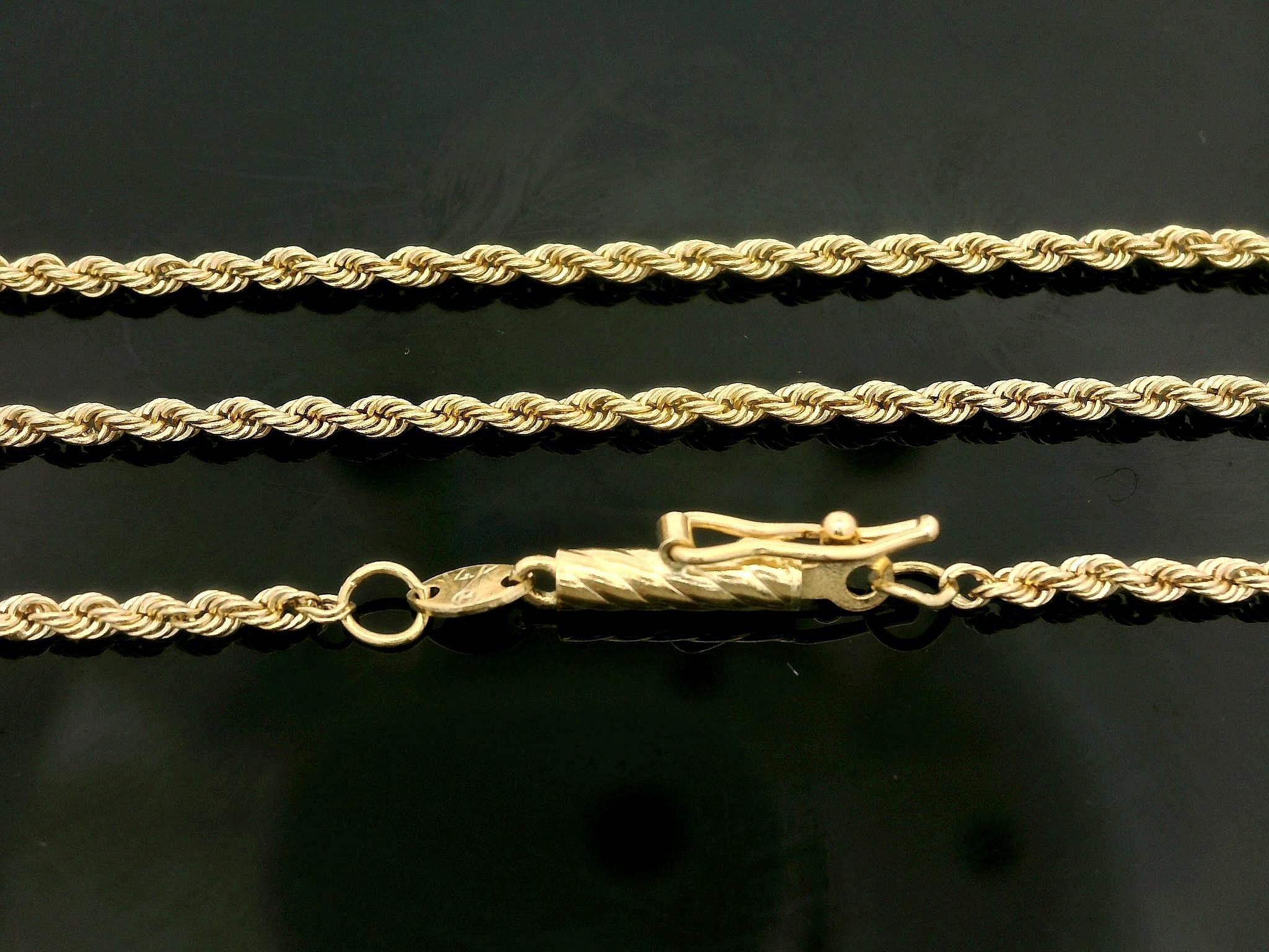 Materiale: Oro giallo massiccio 14k 
Peso: 4.3 grammi
Tipo di catena: A Link 
Lunghezza della catena: 18 pollici (misurata accanto al righello)
Larghezza della catena: 1,7 mm (0,06