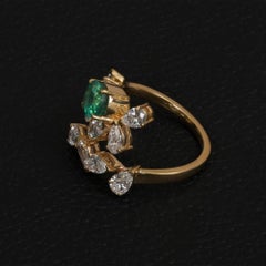 Anillo abierto tipo «bypass» de oro amarillo macizo de 14k con diamantes naturales y esmeraldas, 3,67 TCW