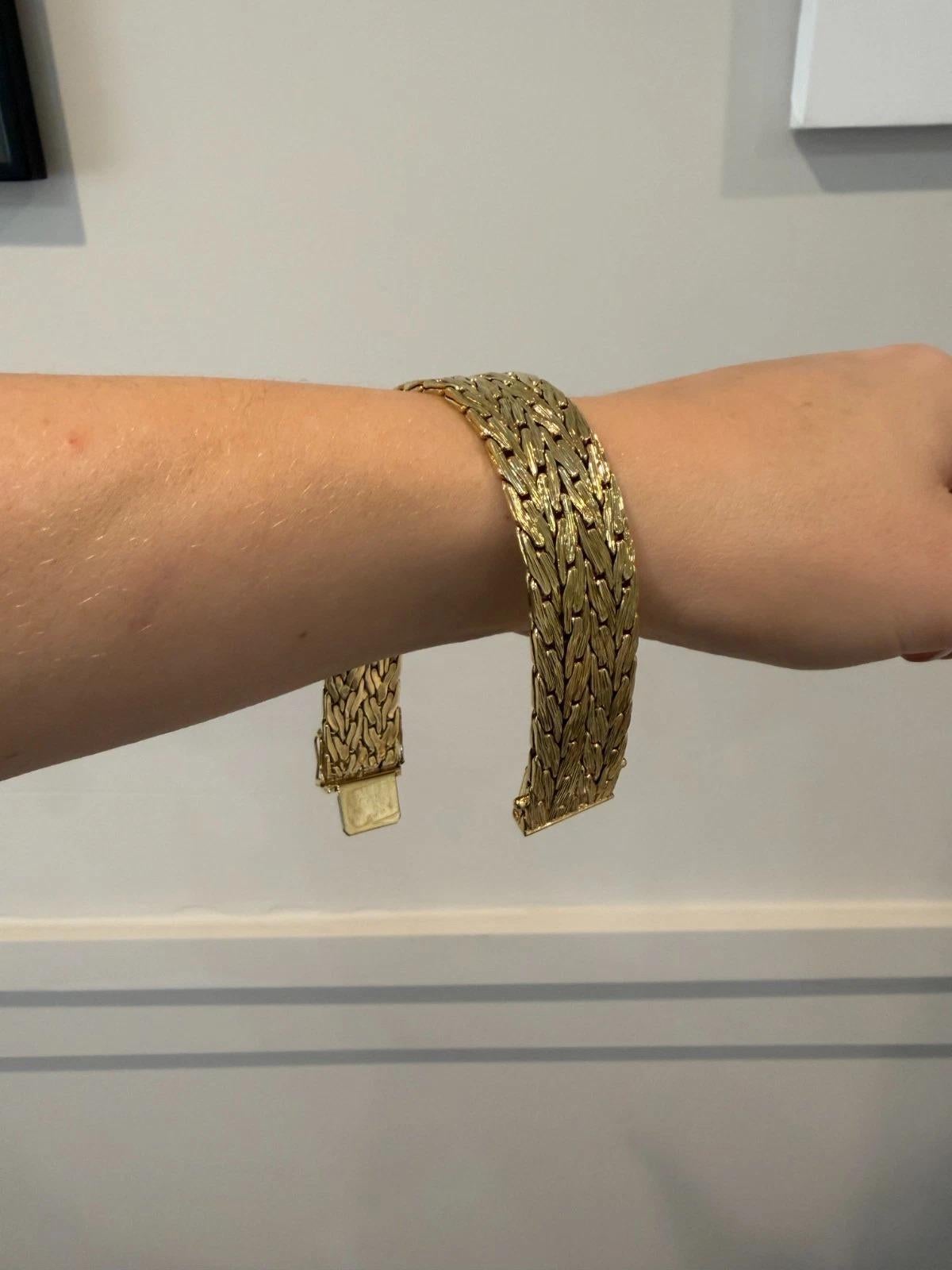 Bracelet en or jaune massif 14K 97.88 grammes 18mm large Link texturé en vente 1