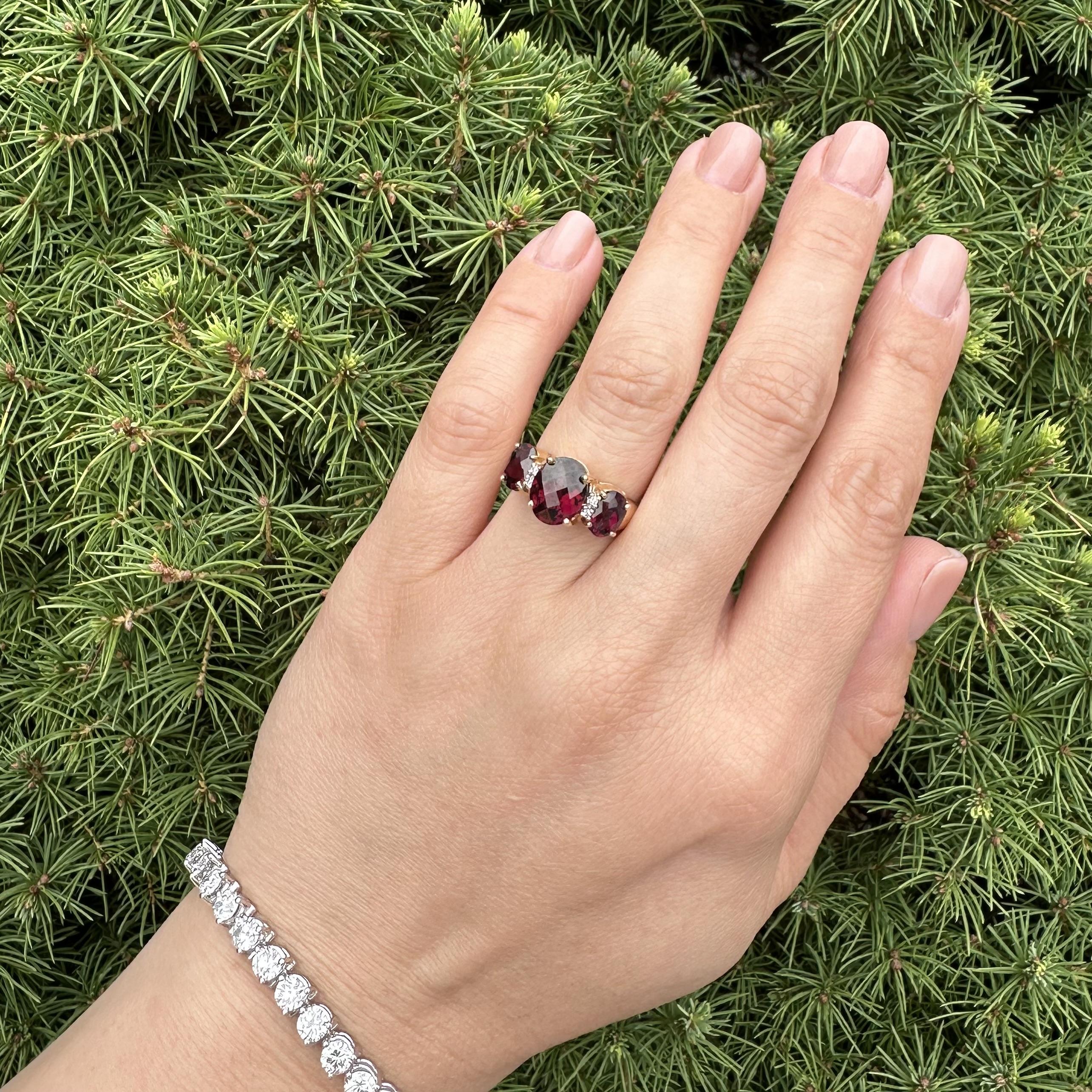 Bague 3 pierres en or jaune 14k massif, grenat rhodolite ovale en damier et diamant Pour femmes en vente