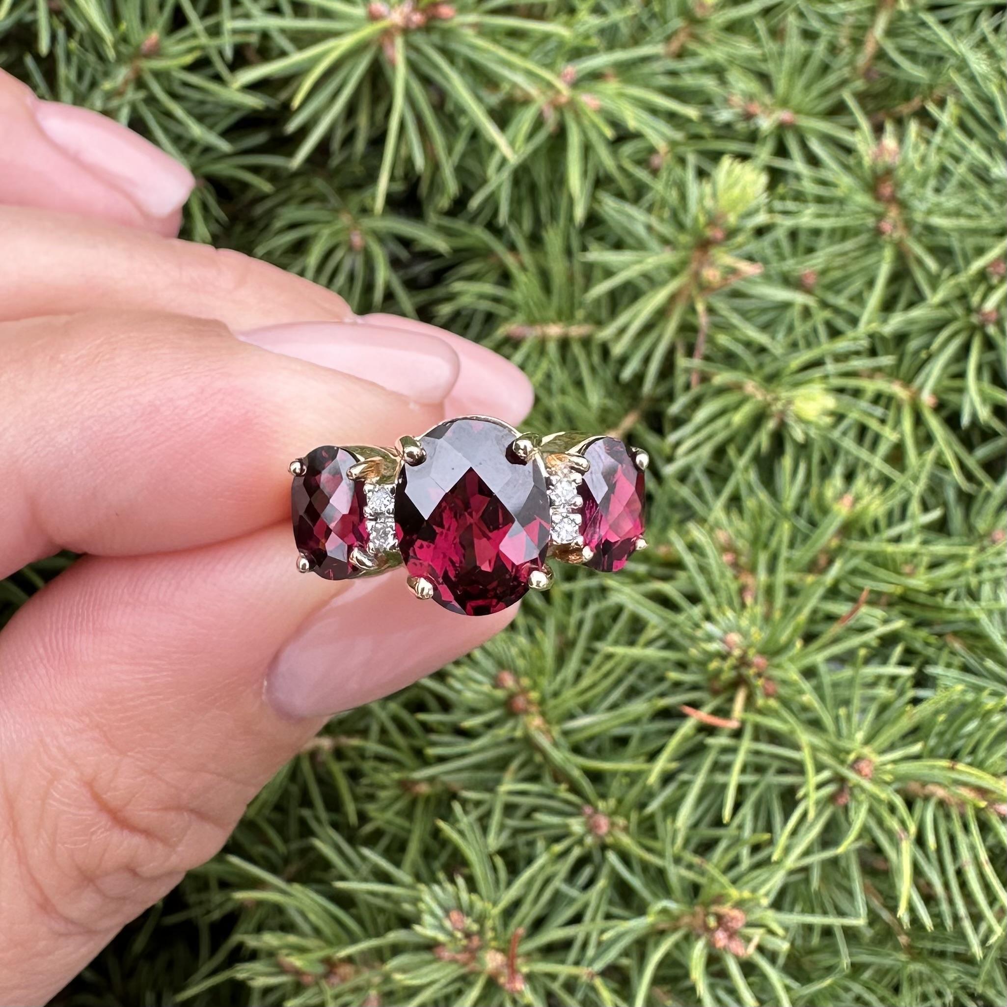 Bague 3 pierres en or jaune 14k massif, grenat rhodolite ovale en damier et diamant en vente 2