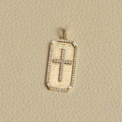 Charme en forme de croix en or jaune massif 14 carats, serti de diamants naturels en pavé