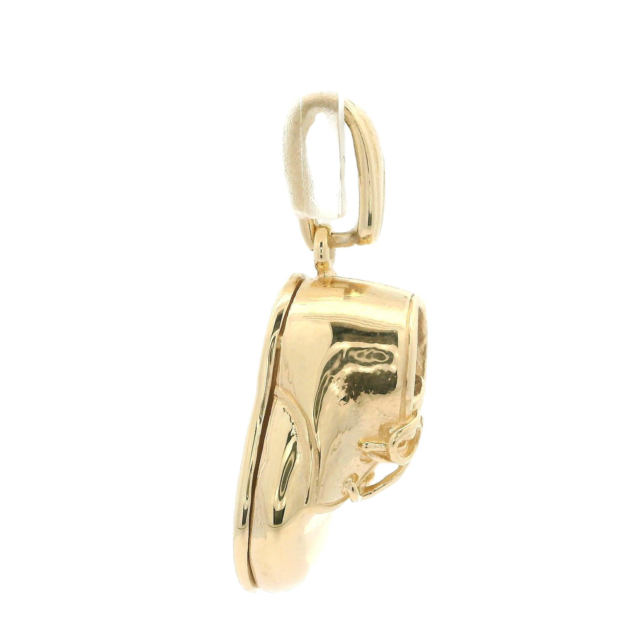 Pendentif breloque Lucky Shoe en or jaune massif 14 carats avec clous en vente 2