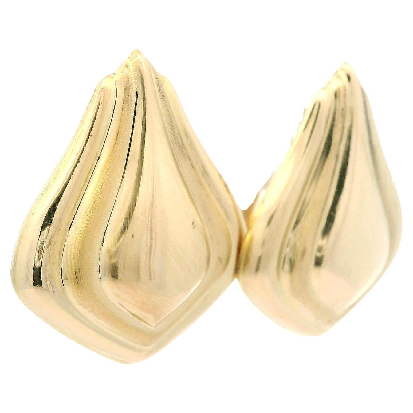 Pendientes Sólidos de Oro Amarillo de 14k con Doble Acabado Elegantes como la Llama de Omega en venta