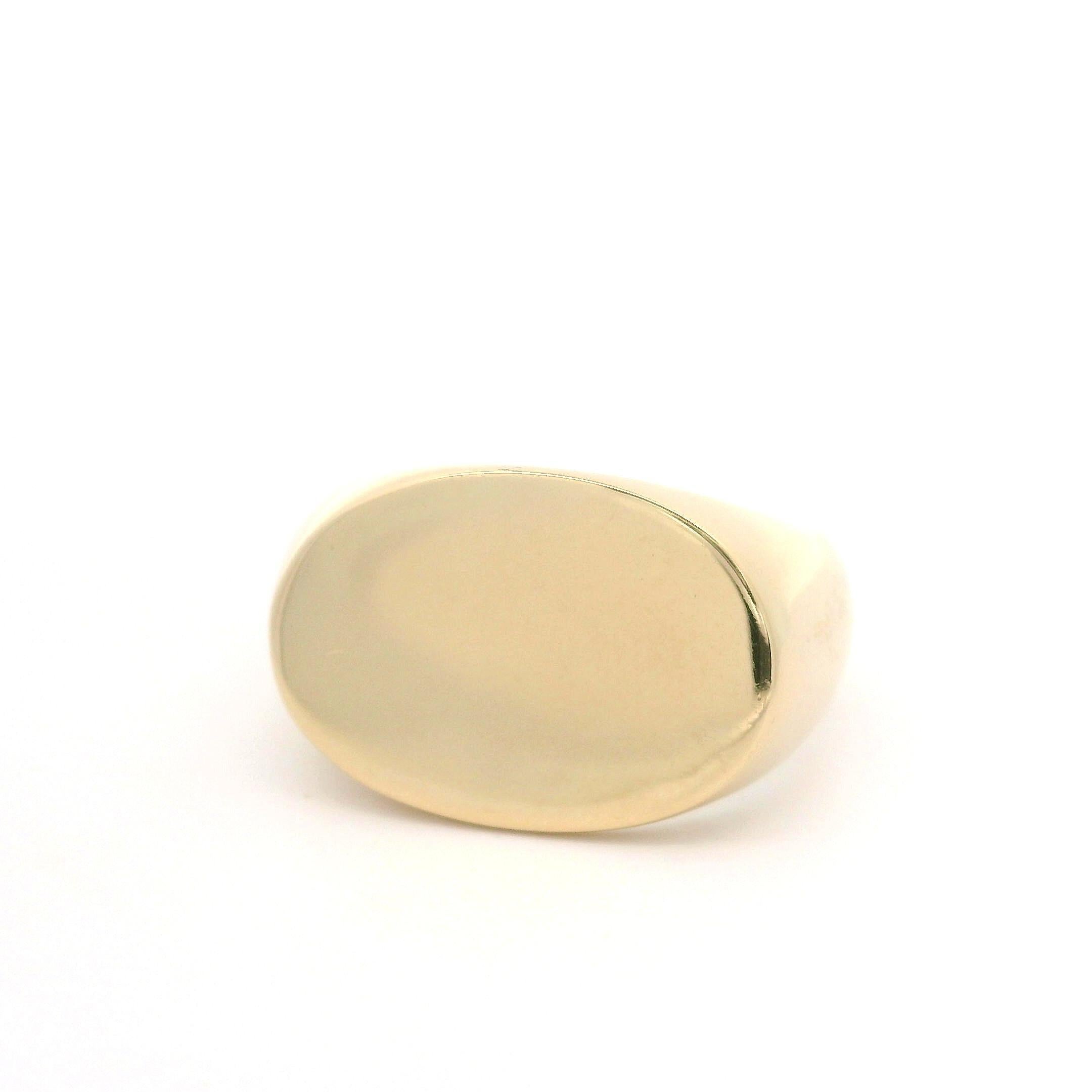 Solid 14k Yellow Gold Engravable Polished Finish Oval Shape Signet Band Ring In Excellent Condition For Sale In Montclair, NJ
