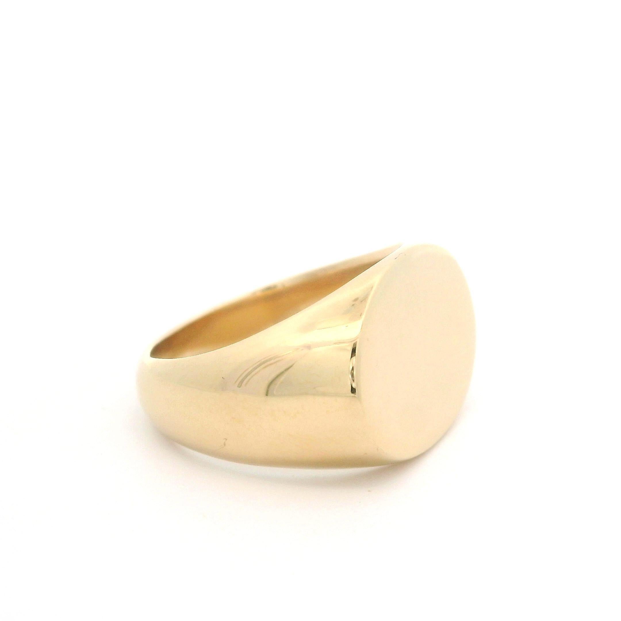 Women's Solid 14k Yellow Gold Engravable Polished Finish Oval Shape Signet Band Ring For Sale