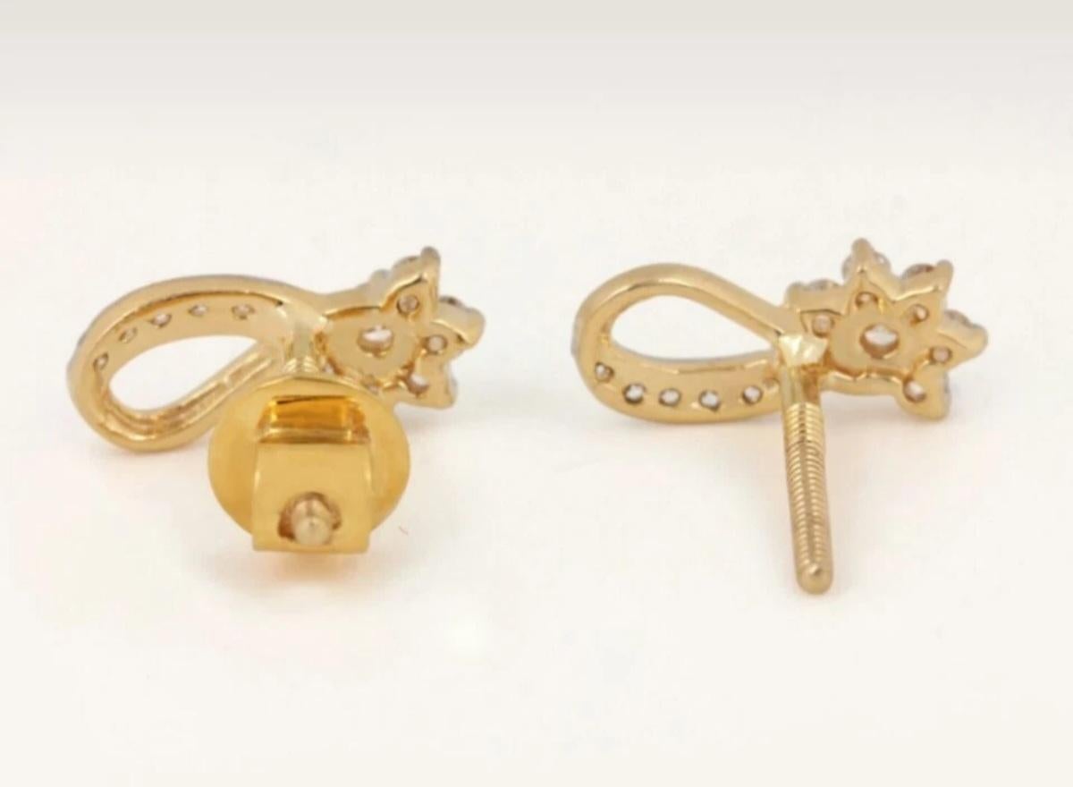 Boucles d'oreilles demi-fleur en or jaune massif 14K avec diamants certifiés authentiques. Pour femmes en vente
