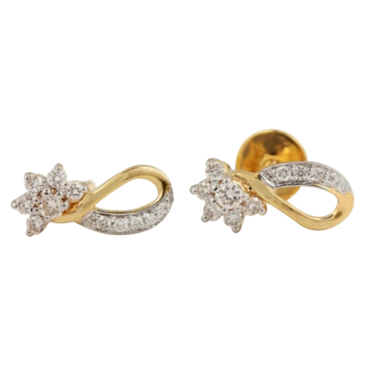 Boucles d'oreilles demi-fleur en or jaune massif 14K avec diamants certifiés authentiques. en vente