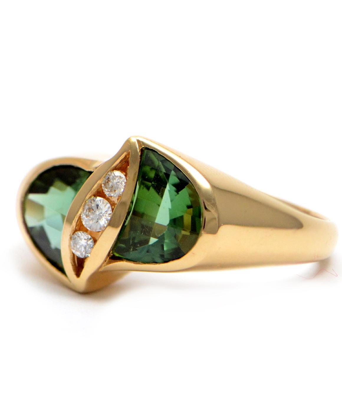Solid 14K Yellow Gold Genuine Green Tourmaline & Natural Diamond Ring 5.9g
Excellent condition. This solid 14K yellow gold ring features 2 half moon shape green tourmaline stones that measure approximately 7.79mm X 5.66mm. There are 3 natural round