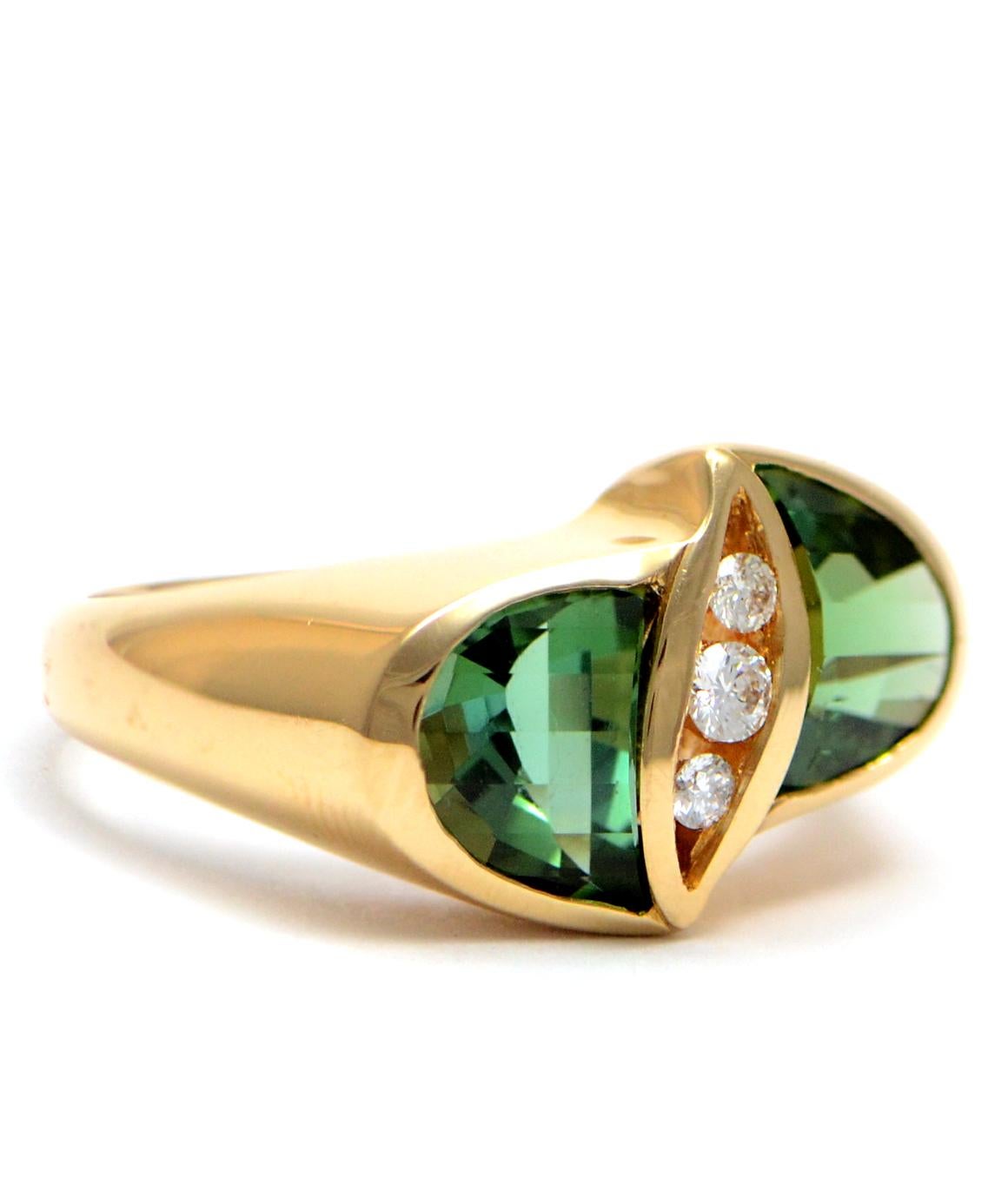 Solid 14 Karat Gold Genuine Green Tourmaline and Natural Diamond Ring 5.9g In Excellent Condition In Manchester, NH