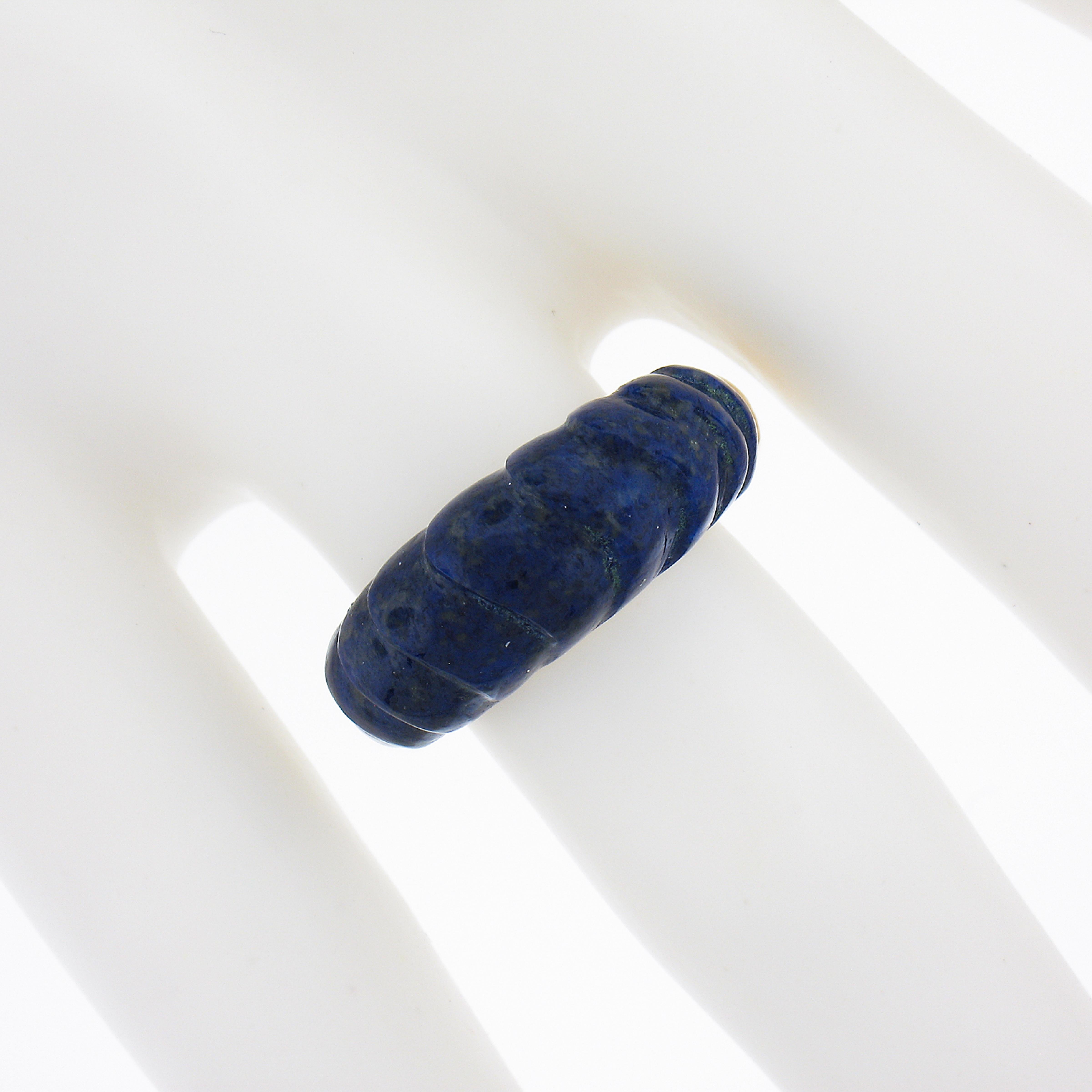 Solid 14k Yellow Gold Inlaid Carved Lapis High Dome Bombe Band Ring Size 5.5 In Good Condition For Sale In Montclair, NJ