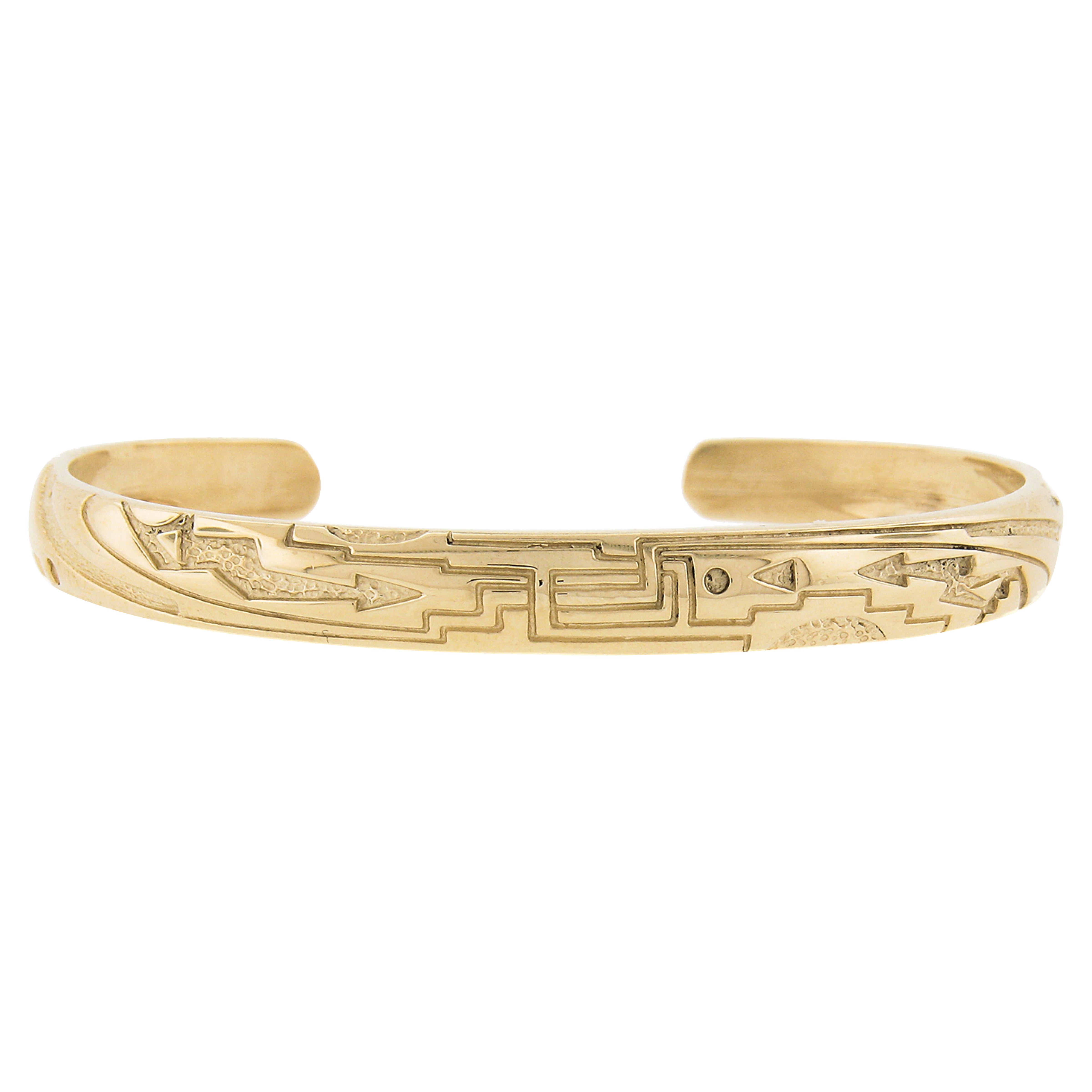 Massives 14k Gelbgold Native American Design 6,9 mm breites offenes Manschettenarmband