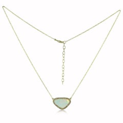 Collier en or jaune massif 14 carats, orné d'un diamant naturel de qualité H/Si et d'une opale, bijou