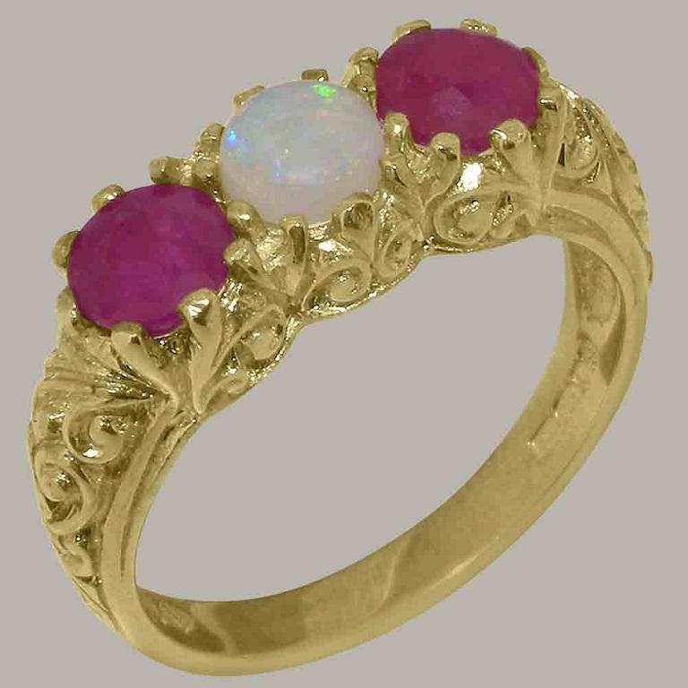 En vente :  Bague trilogie personnalisable en or jaune massif 14 carats avec opale naturelle et rubis pour femmes 2