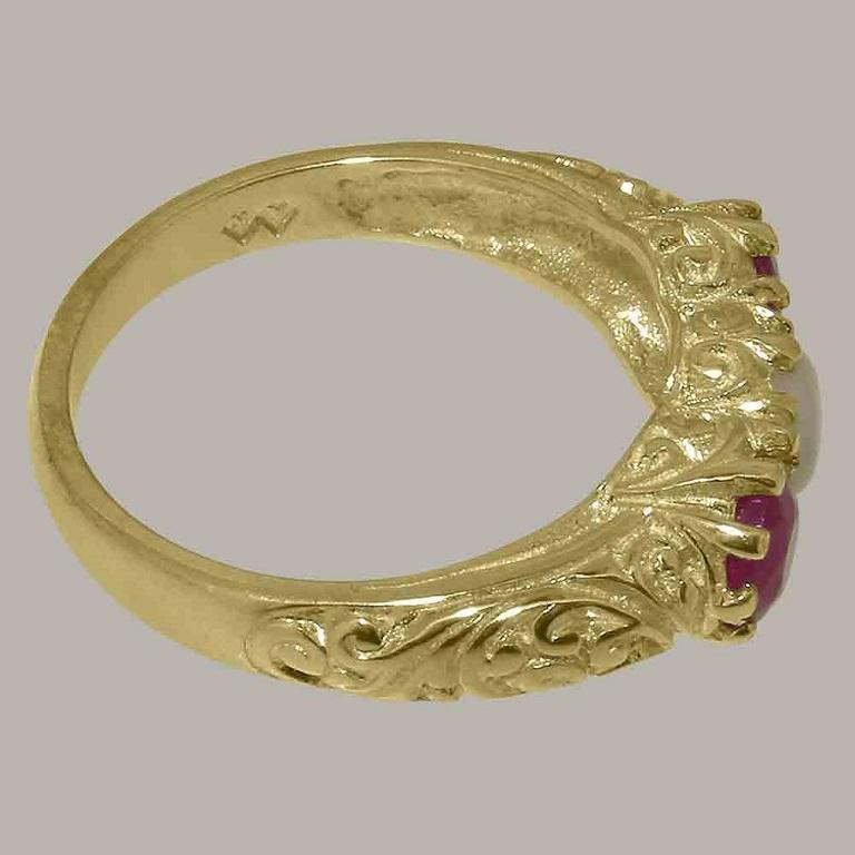En vente :  Bague trilogie personnalisable en or jaune massif 14 carats avec opale naturelle et rubis pour femmes 4