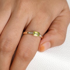 Bague en or jaune massif 14 carats, sertie d'un diamant naturel blanc de qualité H/Si et d'un péridot, bijou