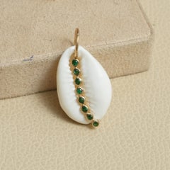 Solid 14k Yellow Gold Shell Charm Pendant Natural Emerald Gemstone Fine Jewelry