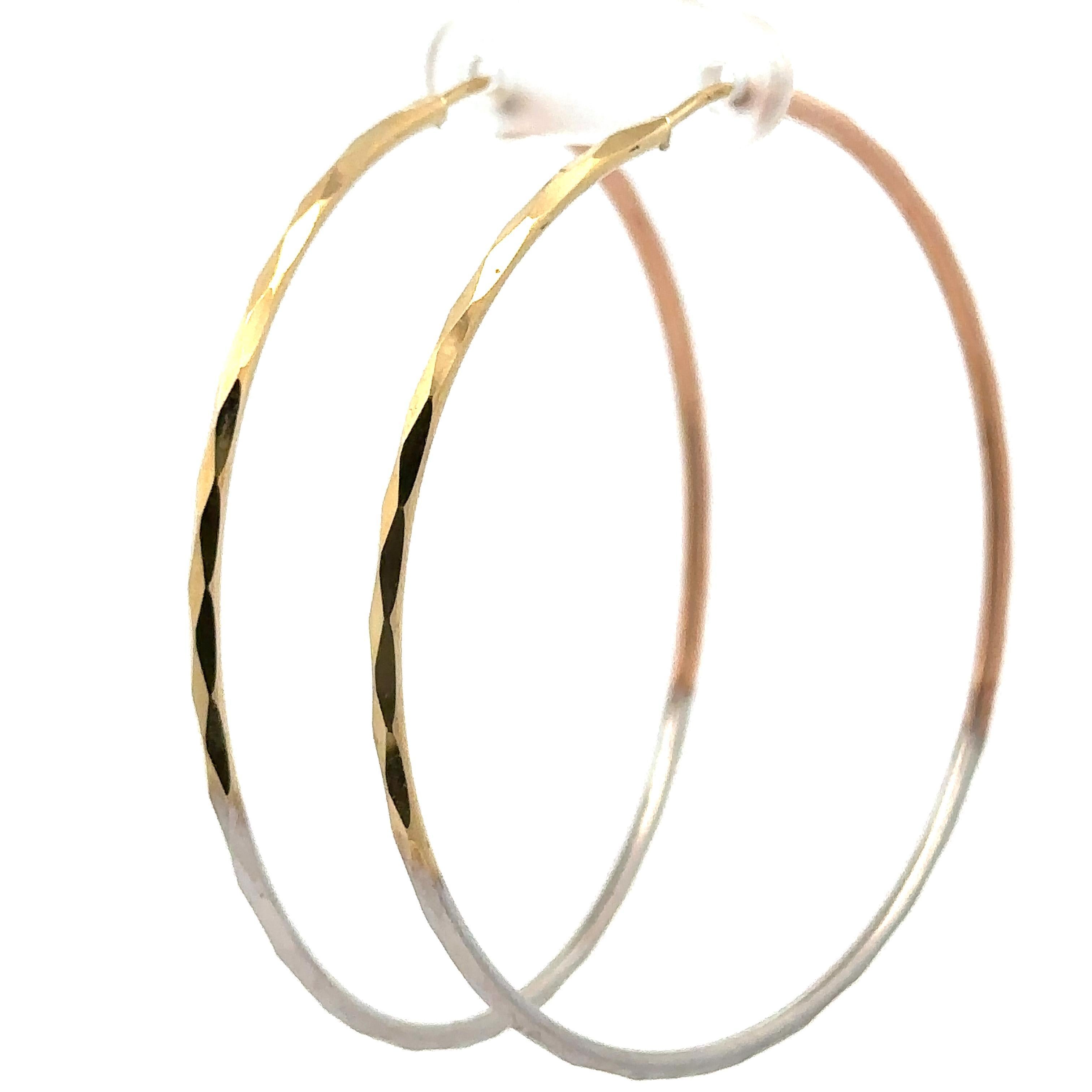 Pendientes de aro de tubo facetado de oro amarillo rosa y blanco macizo de 14k de 58 mm en venta 2