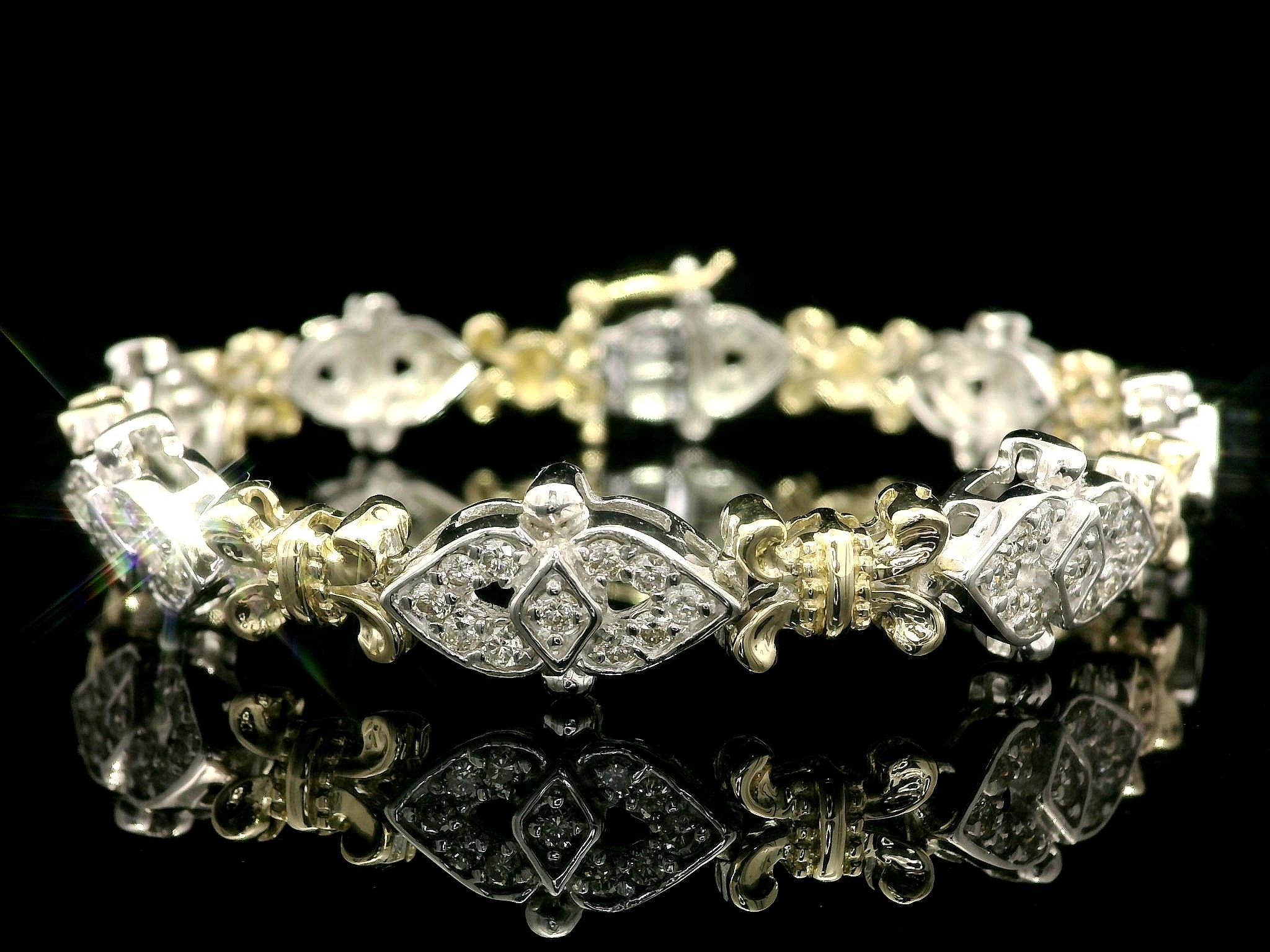 Brilliant Cut Solid 14k Yellow & White Gold 2ctw Fiery Pave Diamond Link Bracelet For Sale