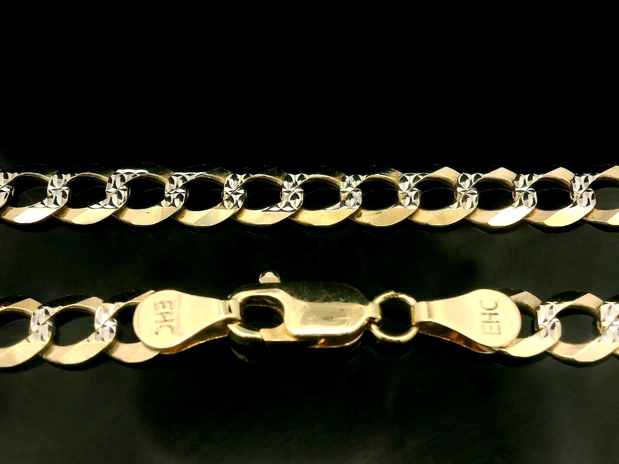 MATERIAL : Or jaune 14 carats massif avec accents d'or blanc
Poids : 6,90 grammes
Type de chaîne : Maillon cubain avec centre taillé en diamant
Longueur de la chaîne : S'adapte confortablement à un poignet de 8.25 pouces (mesure à côté d'une
