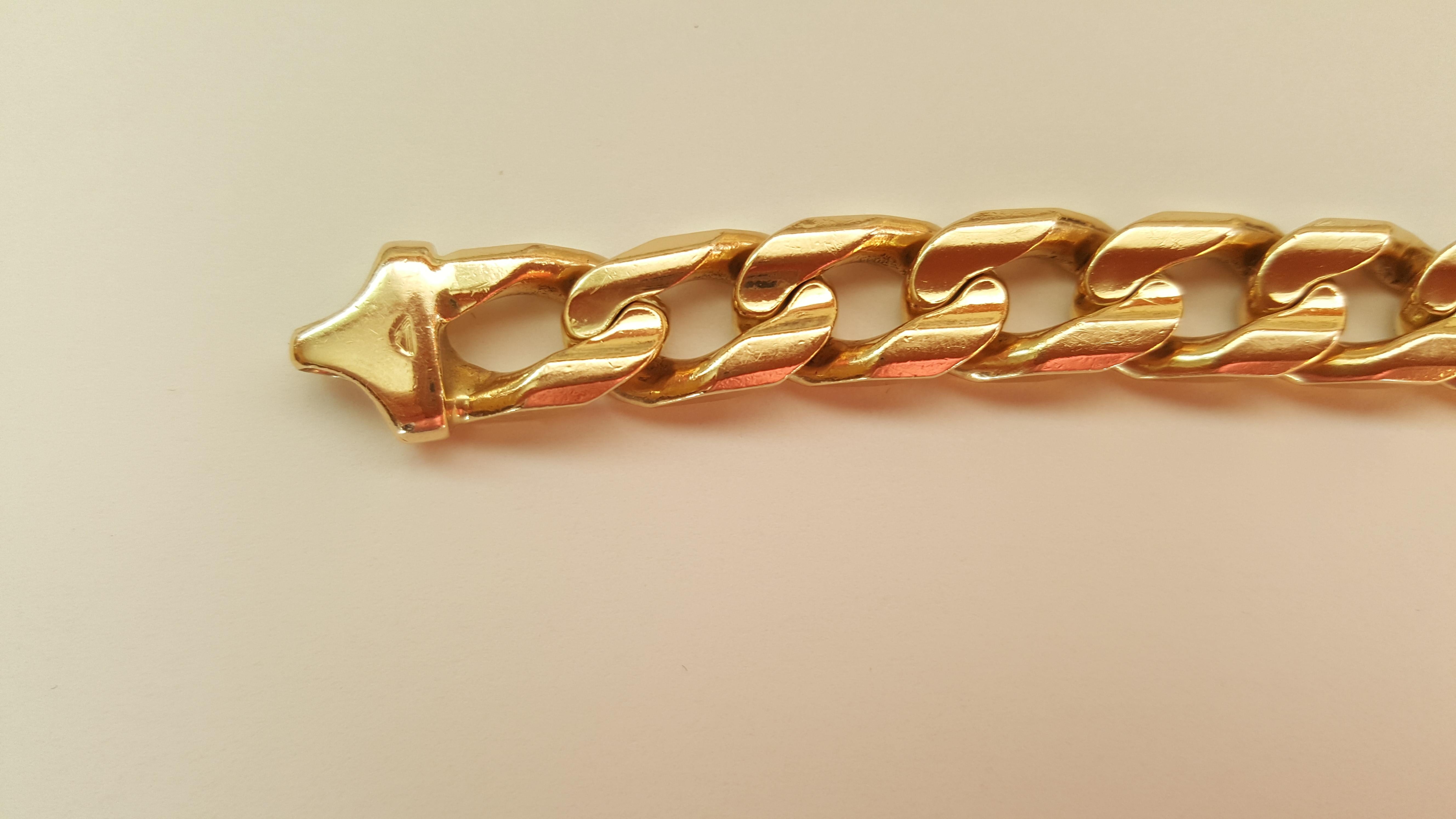 Solid 14kt Yellow Gold Figaro Link Bracelet, Italian, 9.25 Inches, 72.4grams. This bracelet is secured with a lobster clasp, 4mm thick, 11.2mm wide, and stamped 14K Italy. It's in very nice condition and very heavy. Please let us know if you have
