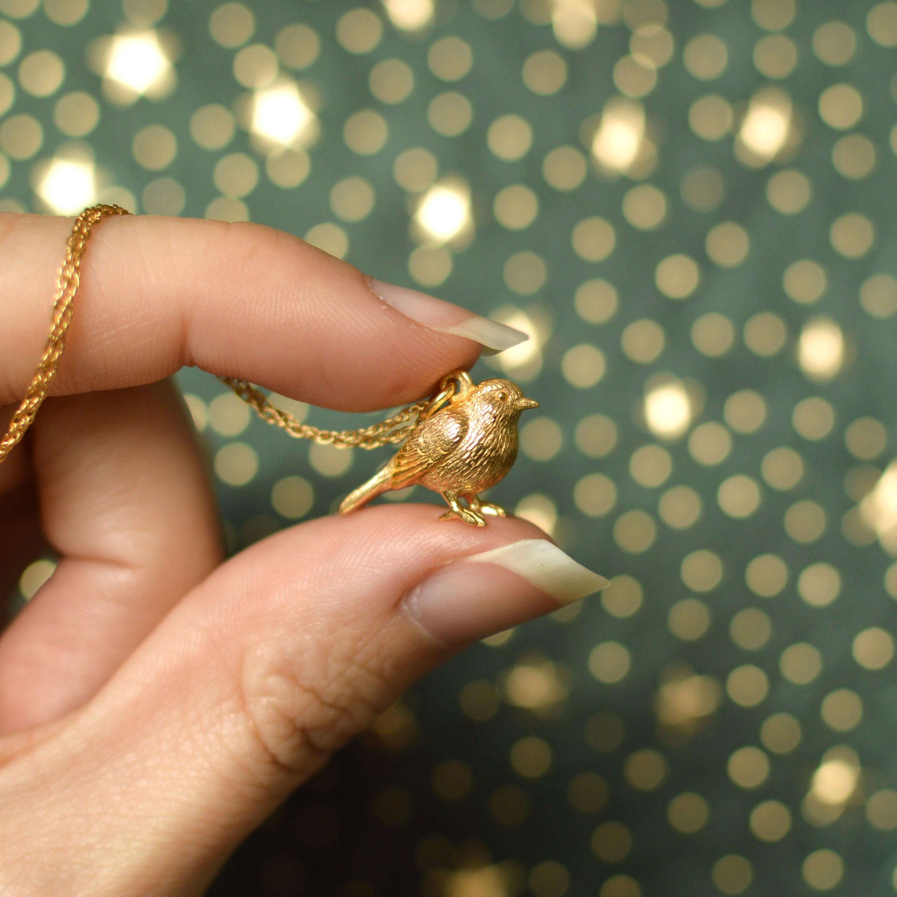 Pendentif Robin en or massif 18 carats de Lucy Stopes-Roe Neuf - En vente à London, GB