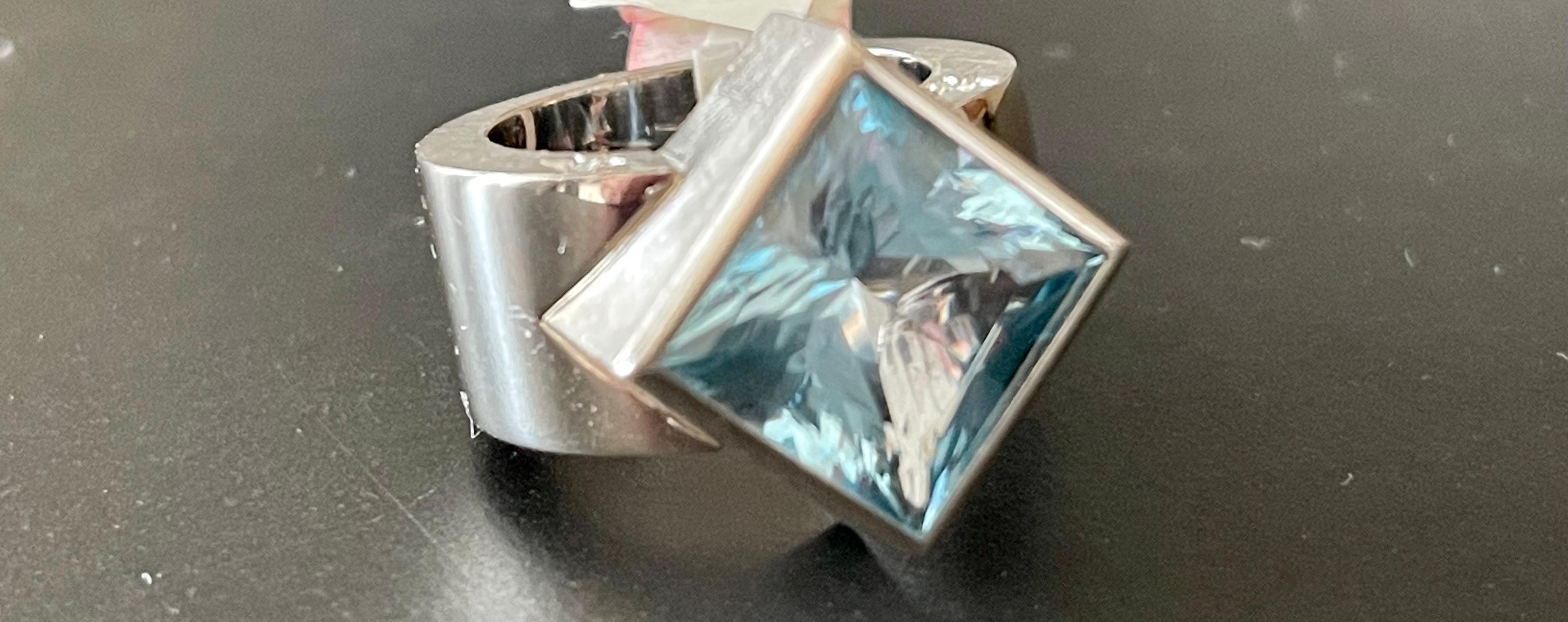 Women's or Men's Solid 18 K white Gold Statement Ring Blue Topaz Diamonds For Sale