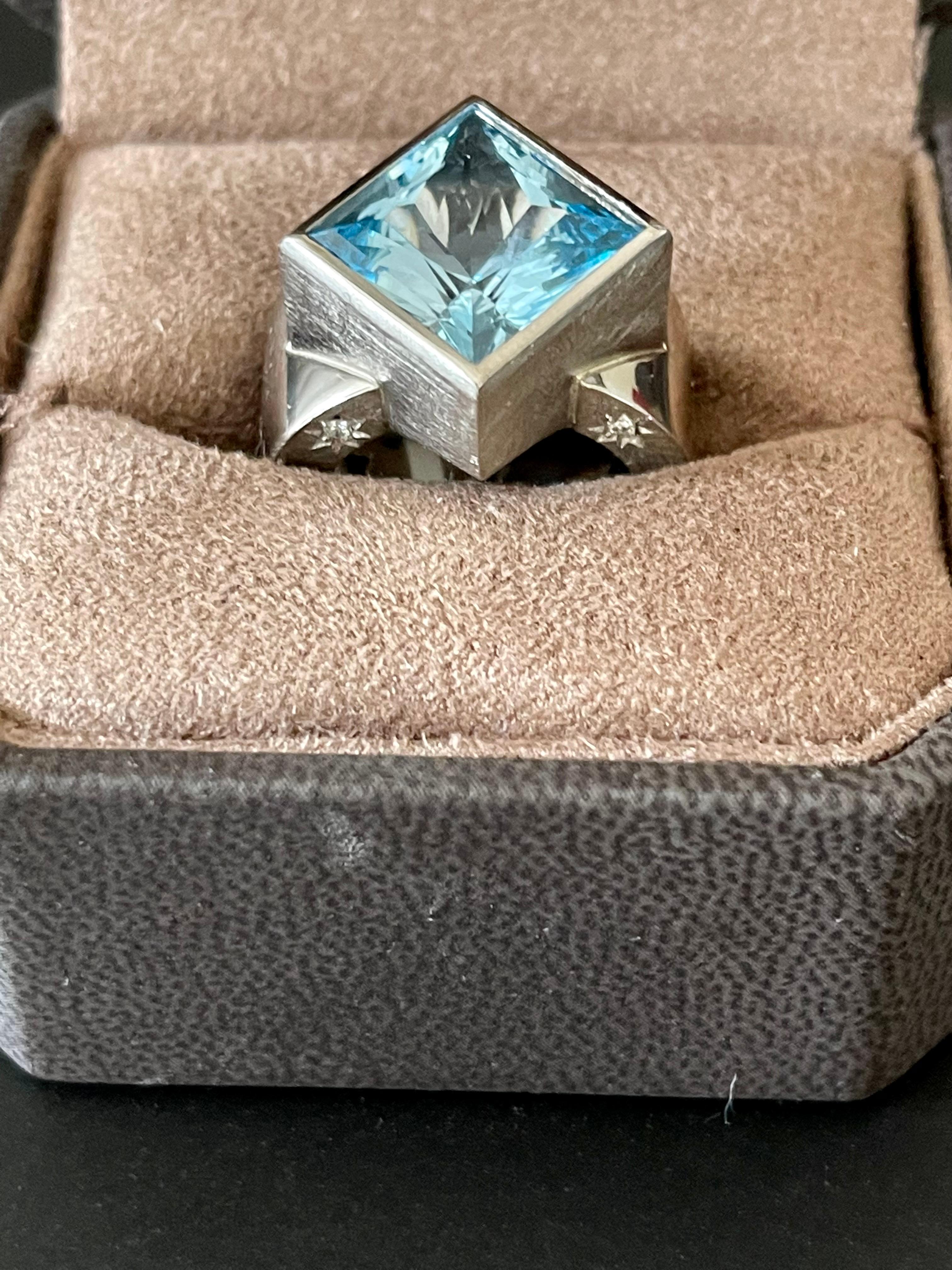 Solid 18 K white Gold Statement Ring Blue Topaz Diamonds For Sale 1