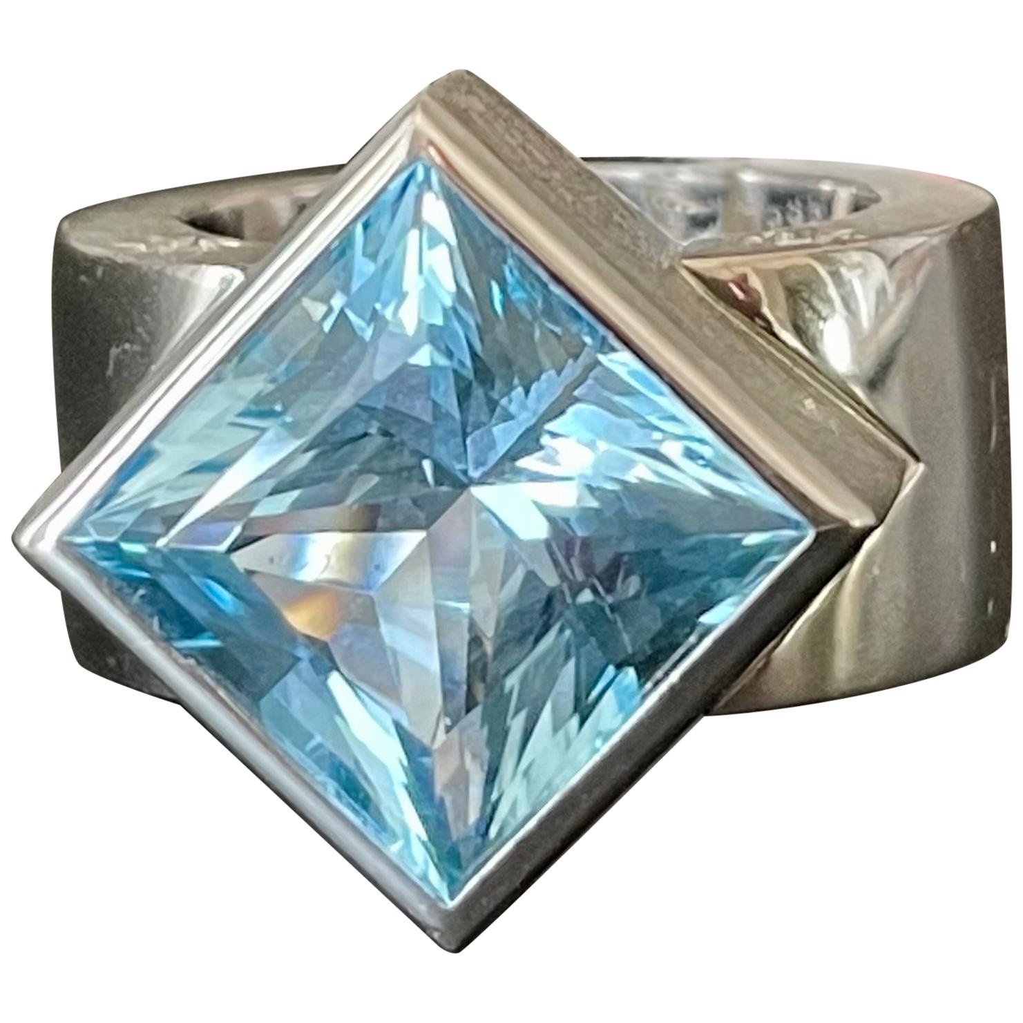 Solid 18 K white Gold Statement Ring Blue Topaz Diamonds