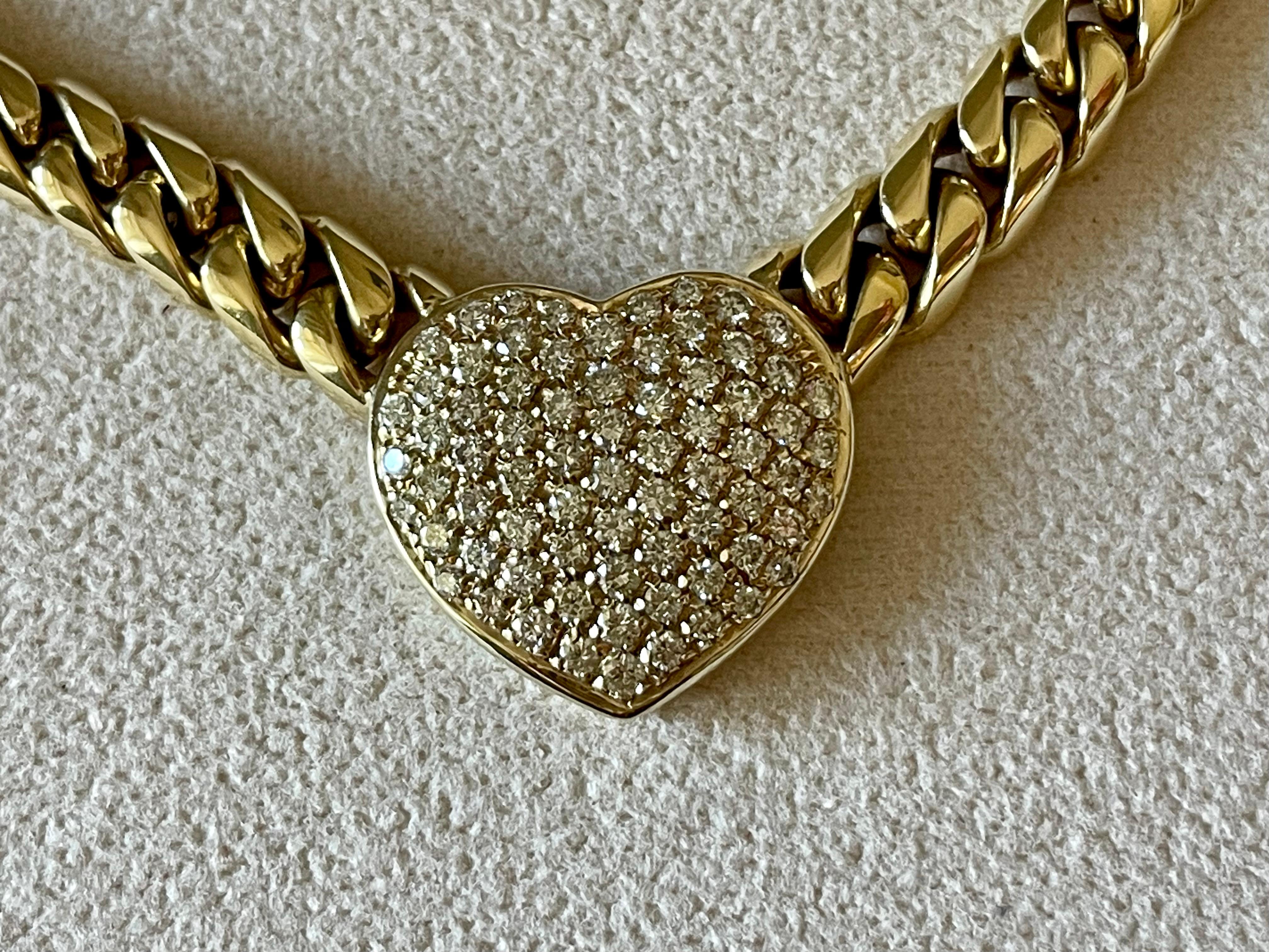 Solid 18 K yellow Gold Cuban link necklace with pave set Diamond heart pendant In Good Condition For Sale In Zurich, Zollstrasse