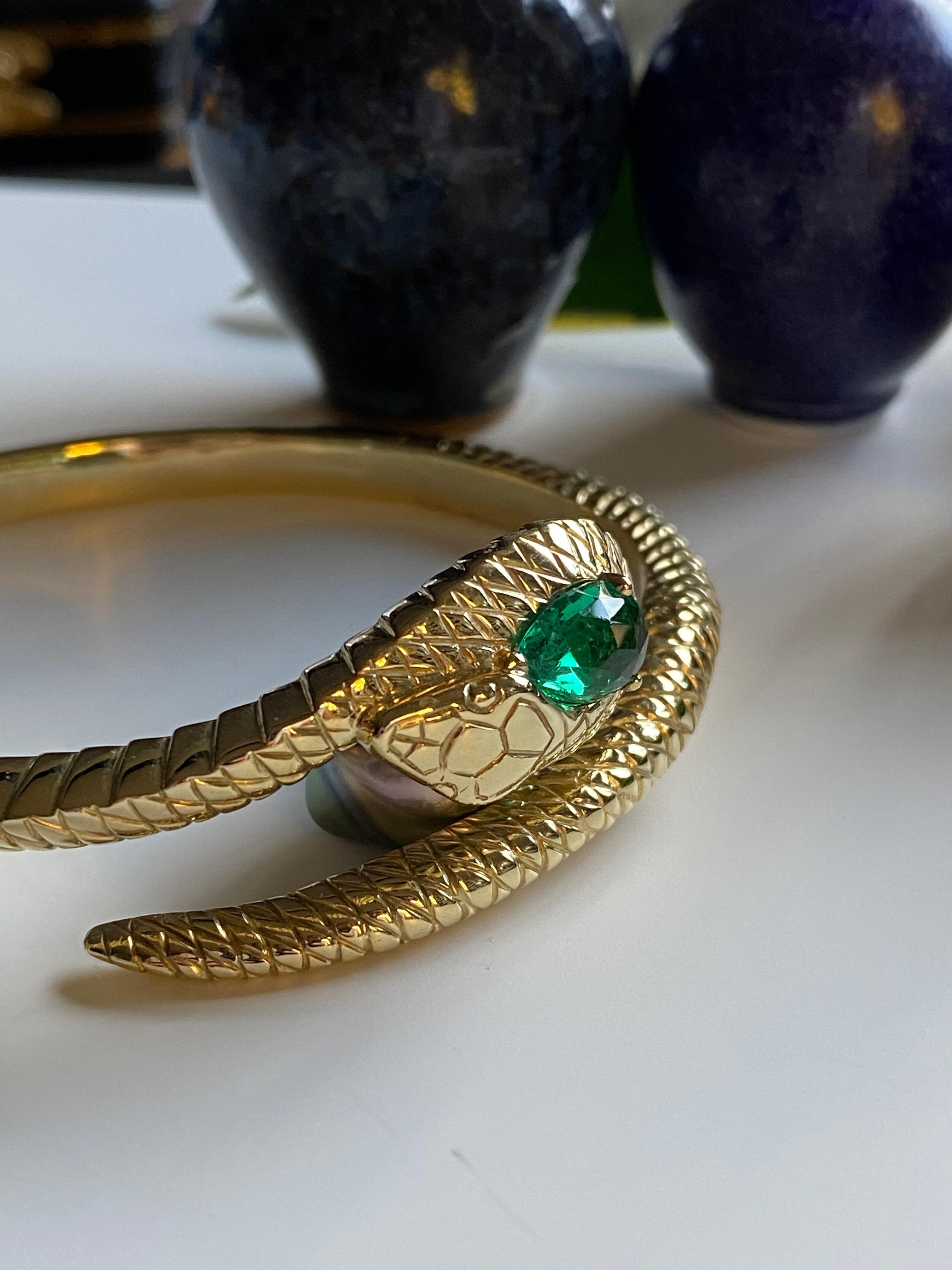Solid 18 Karat Gold and AGL Certified No Oil Colombian Emerald Serpent Bracelet In New Condition For Sale In Berkeley, CA