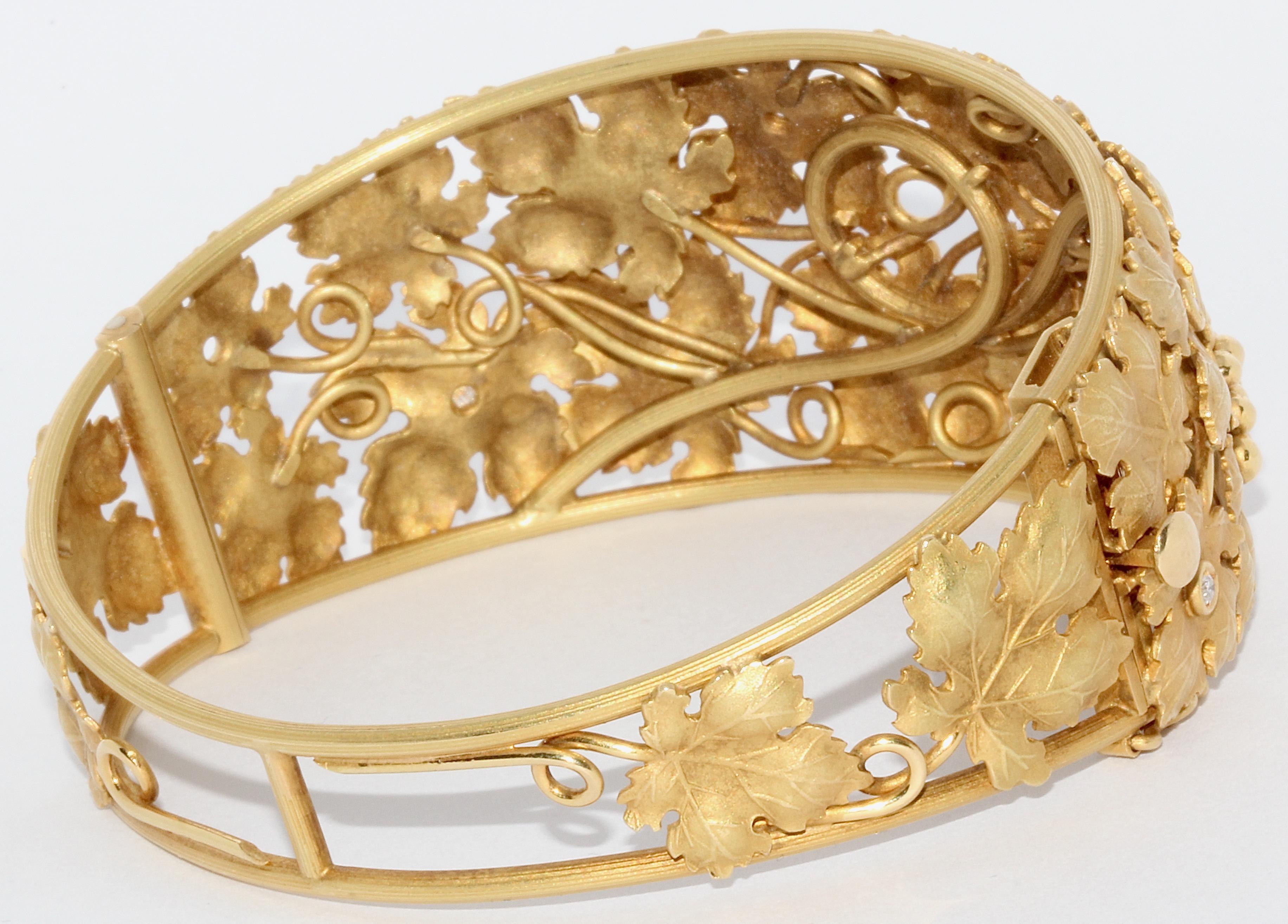 Donna Bracciale in oro massiccio 18 carati con diamanti, uva e foglie di vite in vendita