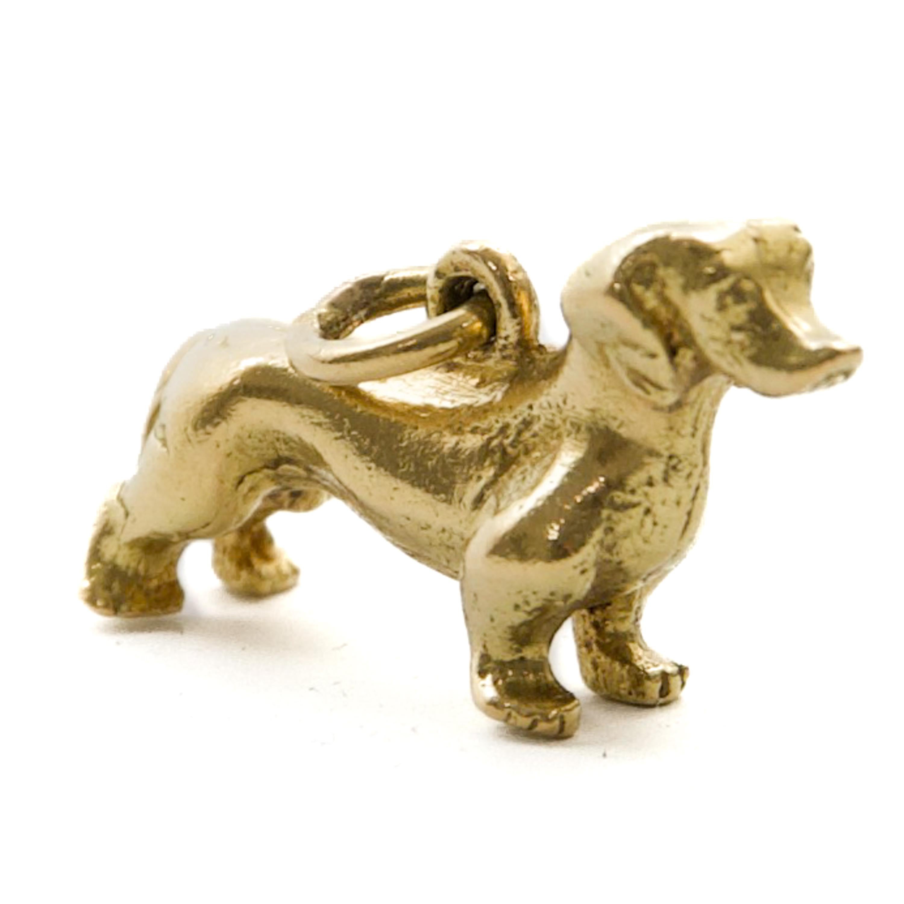 Pendentif teckel en or massif 18 carats, 9,67 grammes en vente 1