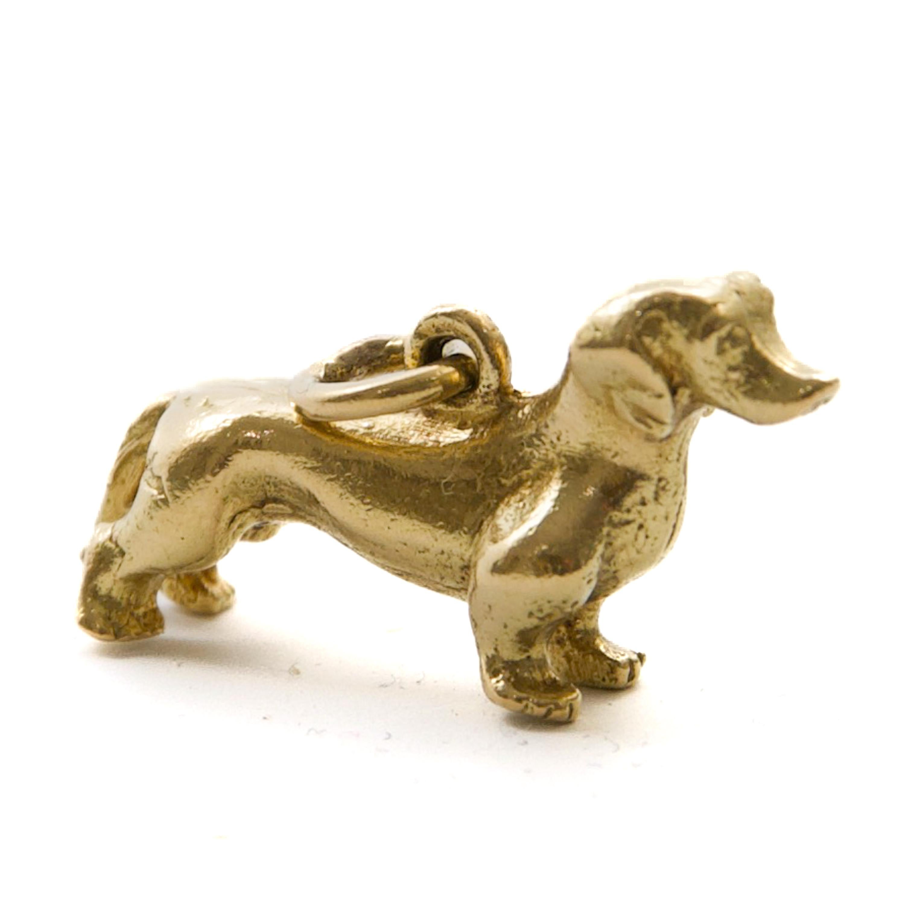 Pendentif teckel en or massif 18 carats, 9,67 grammes en vente 2