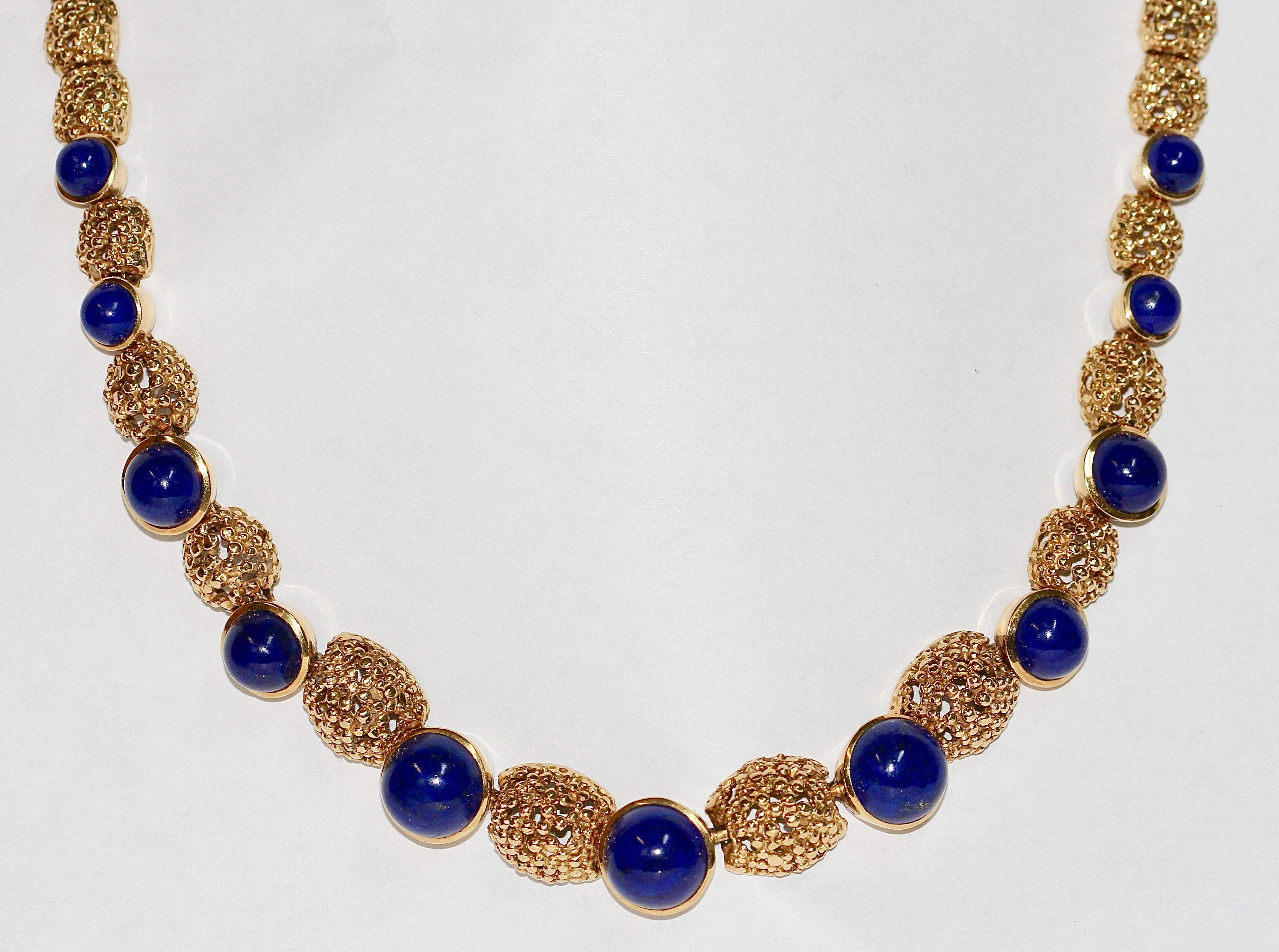 Solid 18 Karat Gold necklace with lapis lazuli.

We also offer the matching bracelet. Look in our other articles.