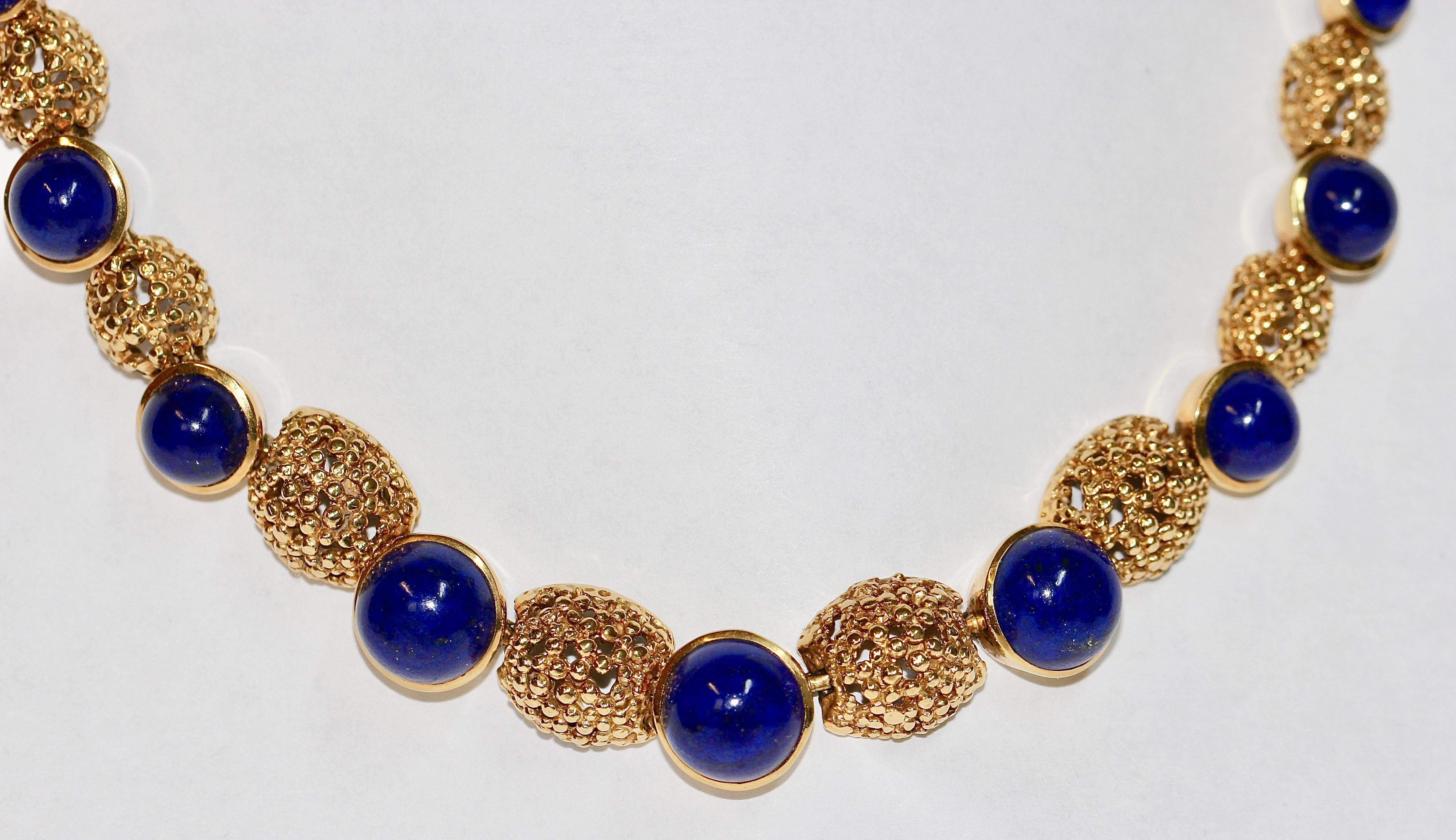 Solid 18 Karat Gold Necklace with Lapis Lazuli In Good Condition In Berlin, DE