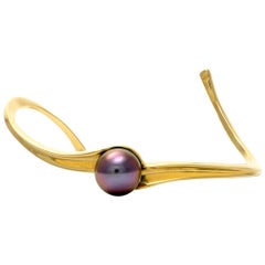 Solid 18 Karat Gold Tahitian Pearl Cuff Bracelet Excellent Condition, 16.5 Grams