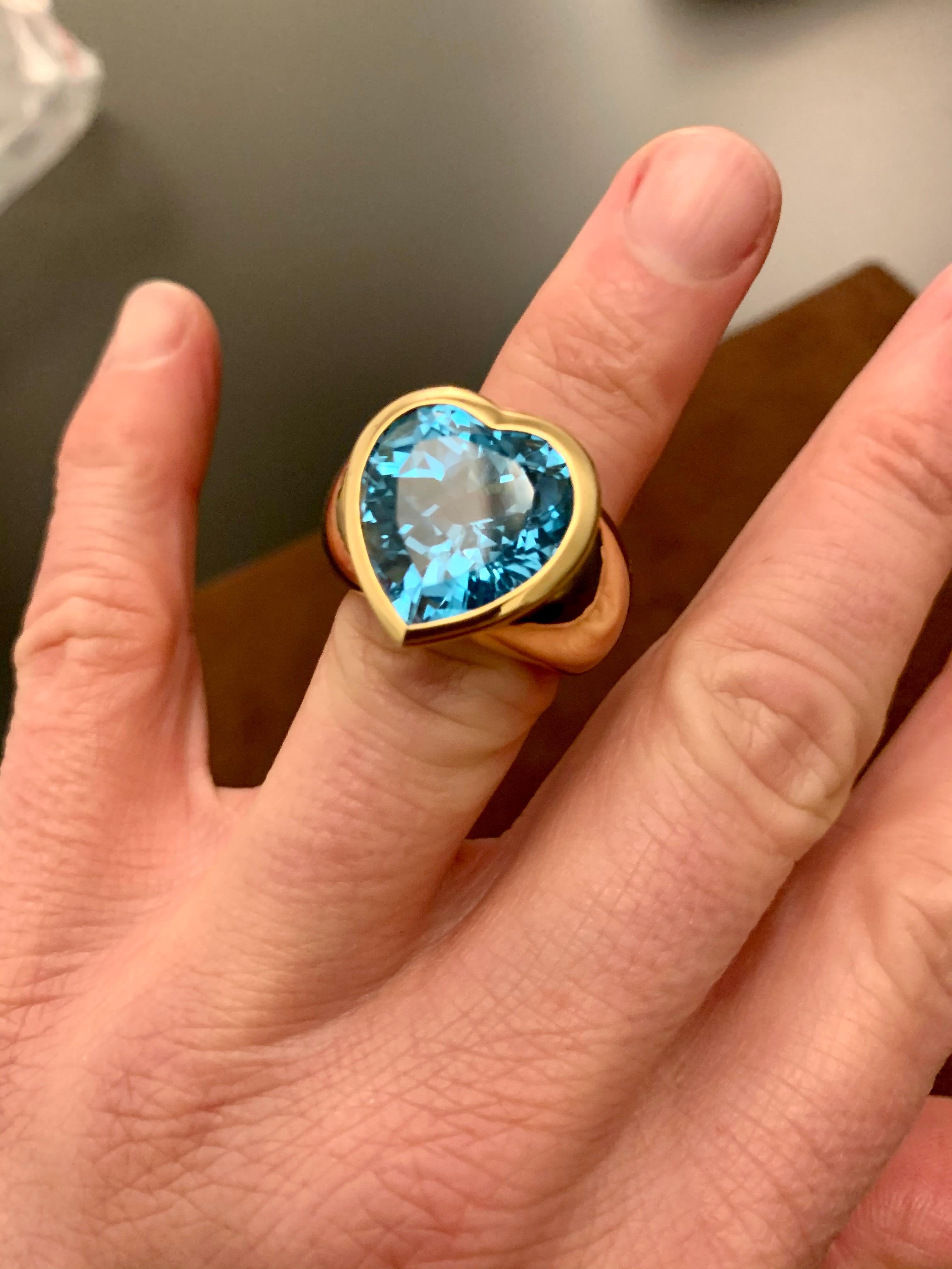 Heart Cut Solid 18 Karat Rose Gold Ring with Heart Shaped Blue Topaz by Sueños Switzerland For Sale