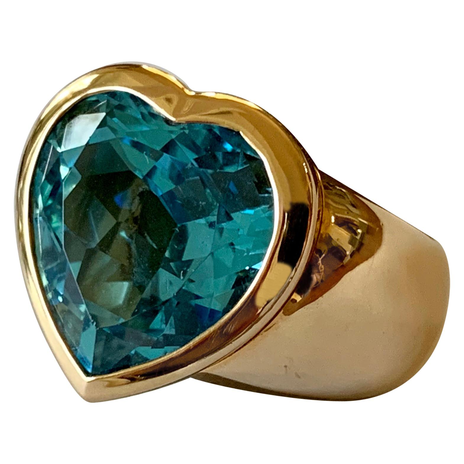 Solid 18 Karat Rose Gold Ring with Heart Shaped Blue Topaz by Sueños Switzerland
