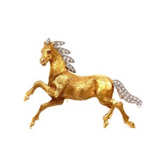 Solid 18 Karat Two-Tone Gold Horse Brooch with Genuine Ruby and Diamond 13.4g