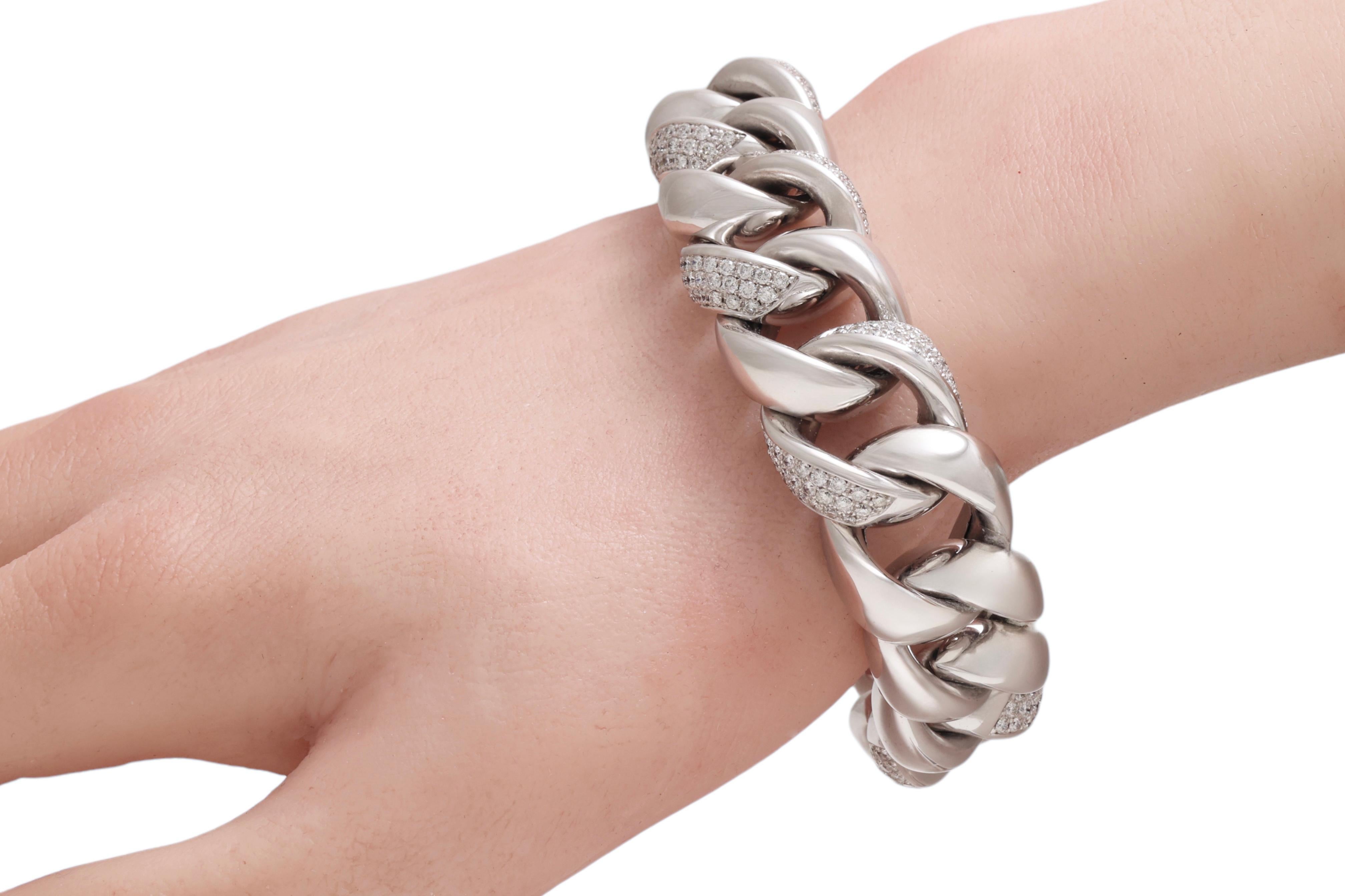 Oro blanco macizo de 18 kt Pulsera de cadena engastada con pavé de 6 ct de diamantes en venta 3