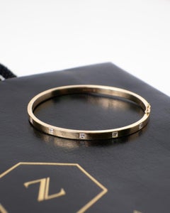 Solid 18K Gold Bangle with Scattered Square Diamonds